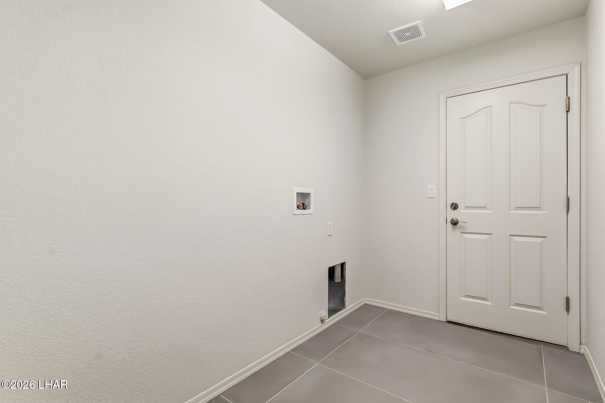 2045 E Crystal Dr Property Photo 35