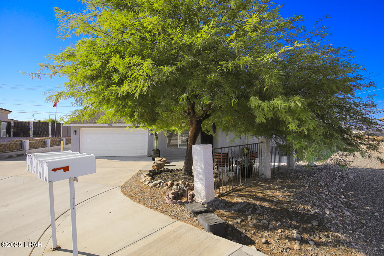 2444 Hummingbird Ln Property Photo 3