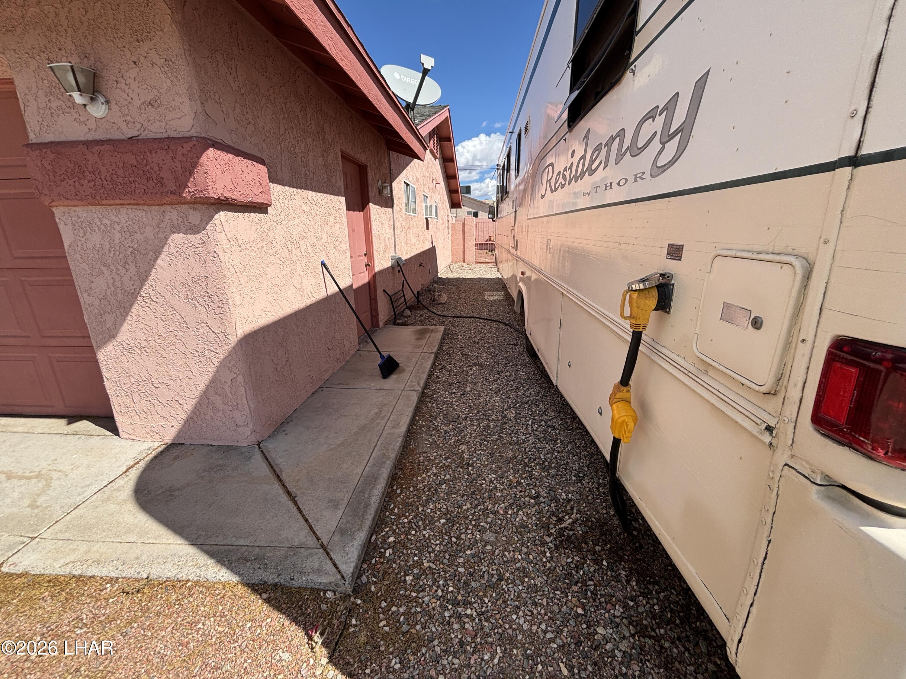 1829 Beavertail Dr Property Photo 2