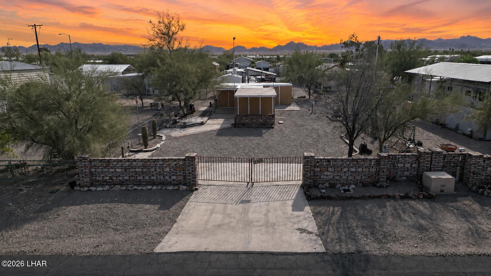 565 S Adobe Ln Property Photo 1
