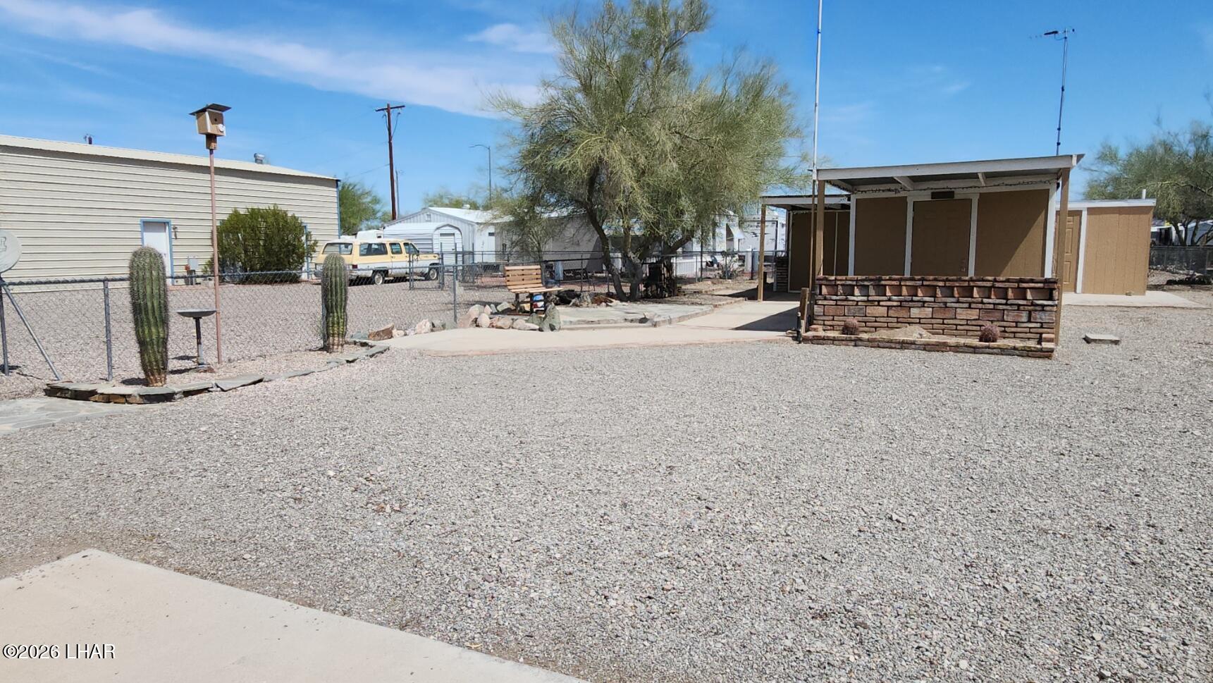565 S Adobe Ln Property Photo 3