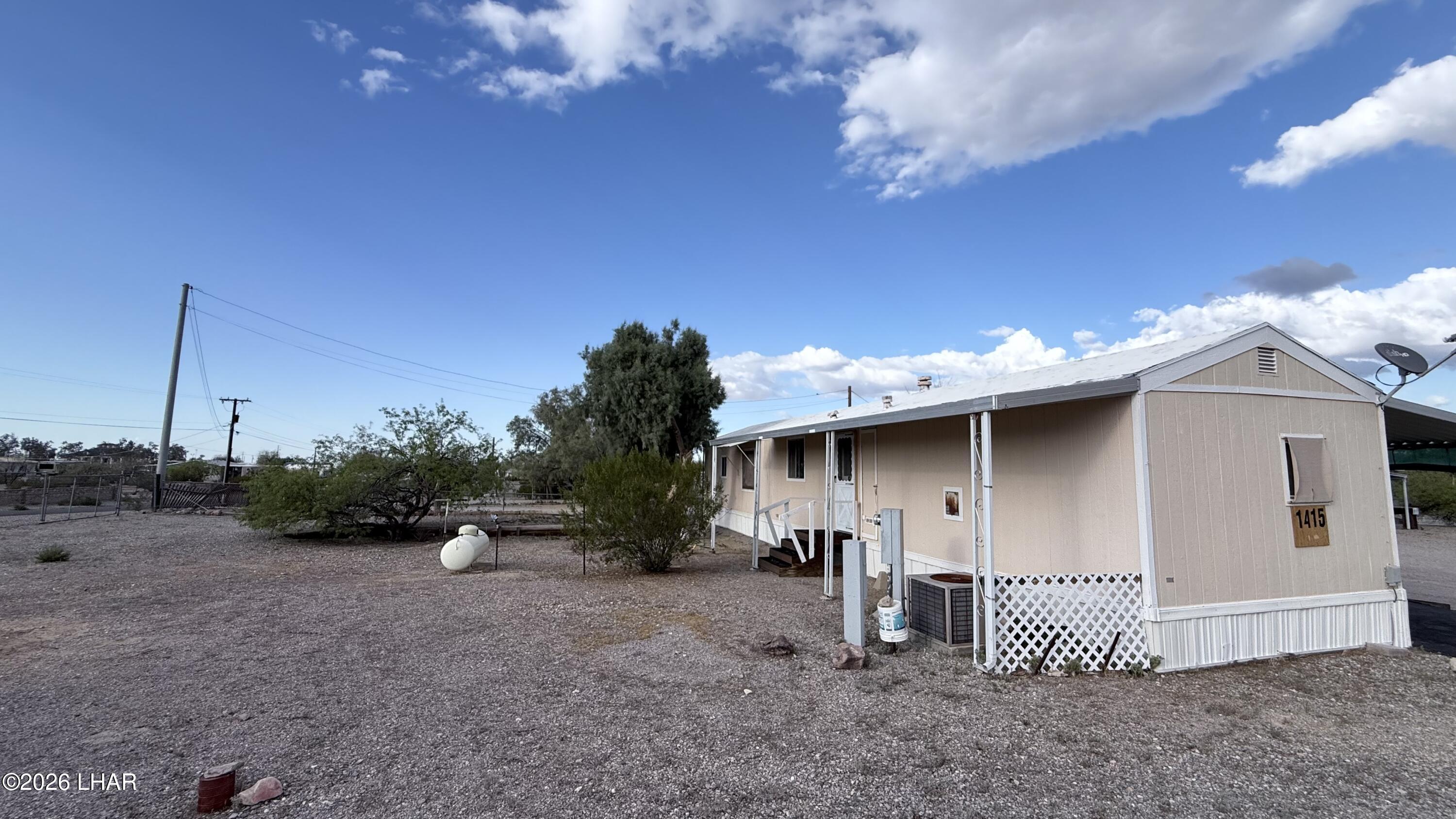 1415 N Datig Ave Property Photo 2
