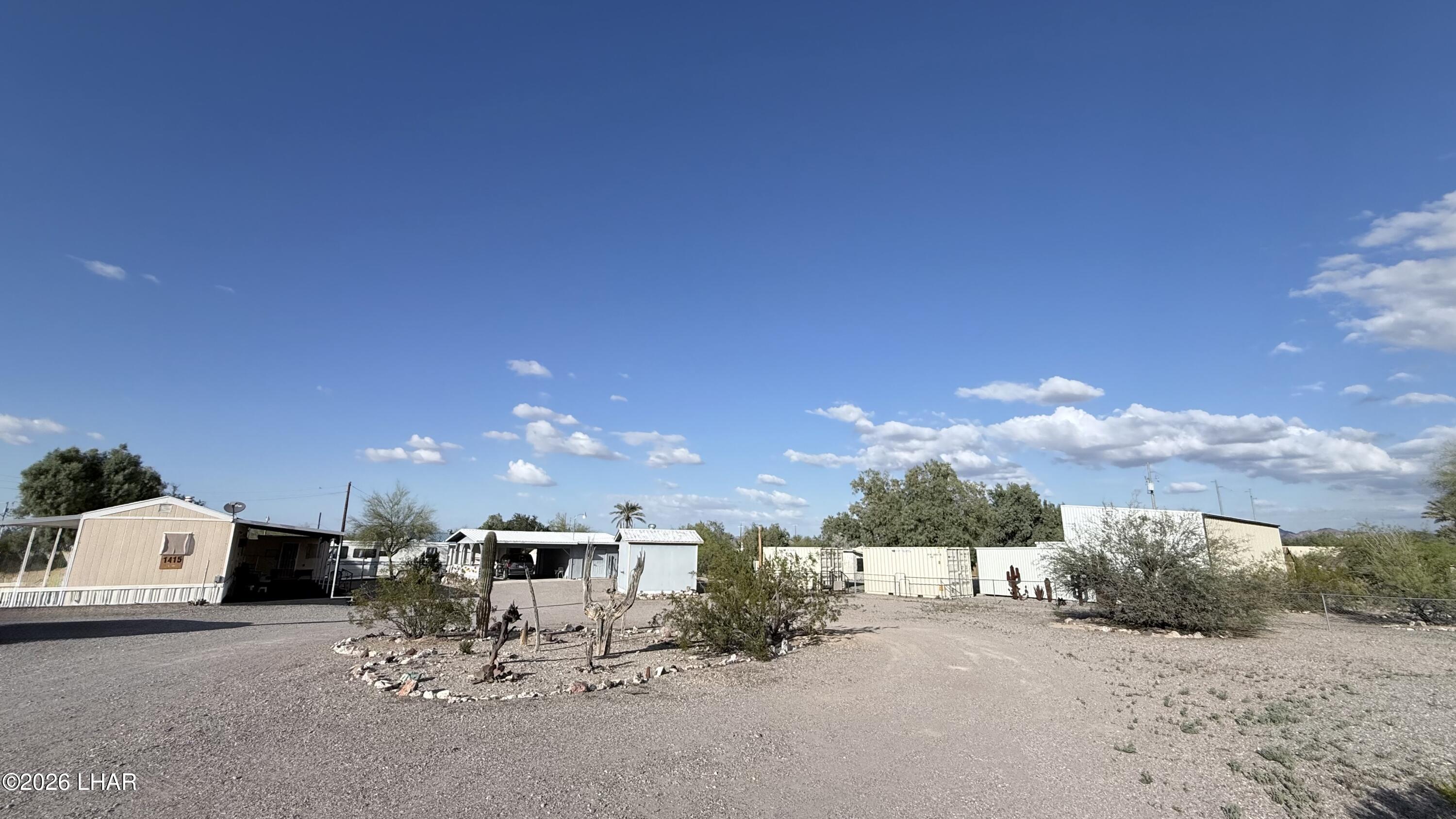 1415 N Datig Ave Property Photo 3