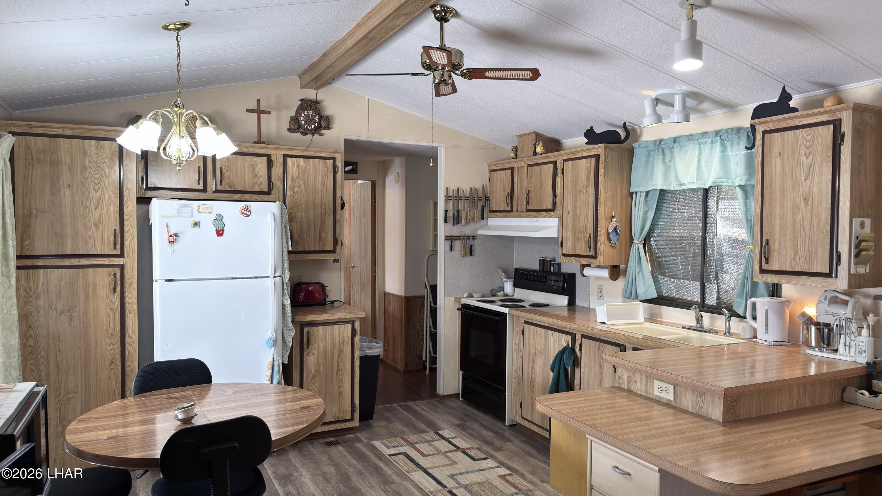 1415 N Datig Ave Property Photo 10