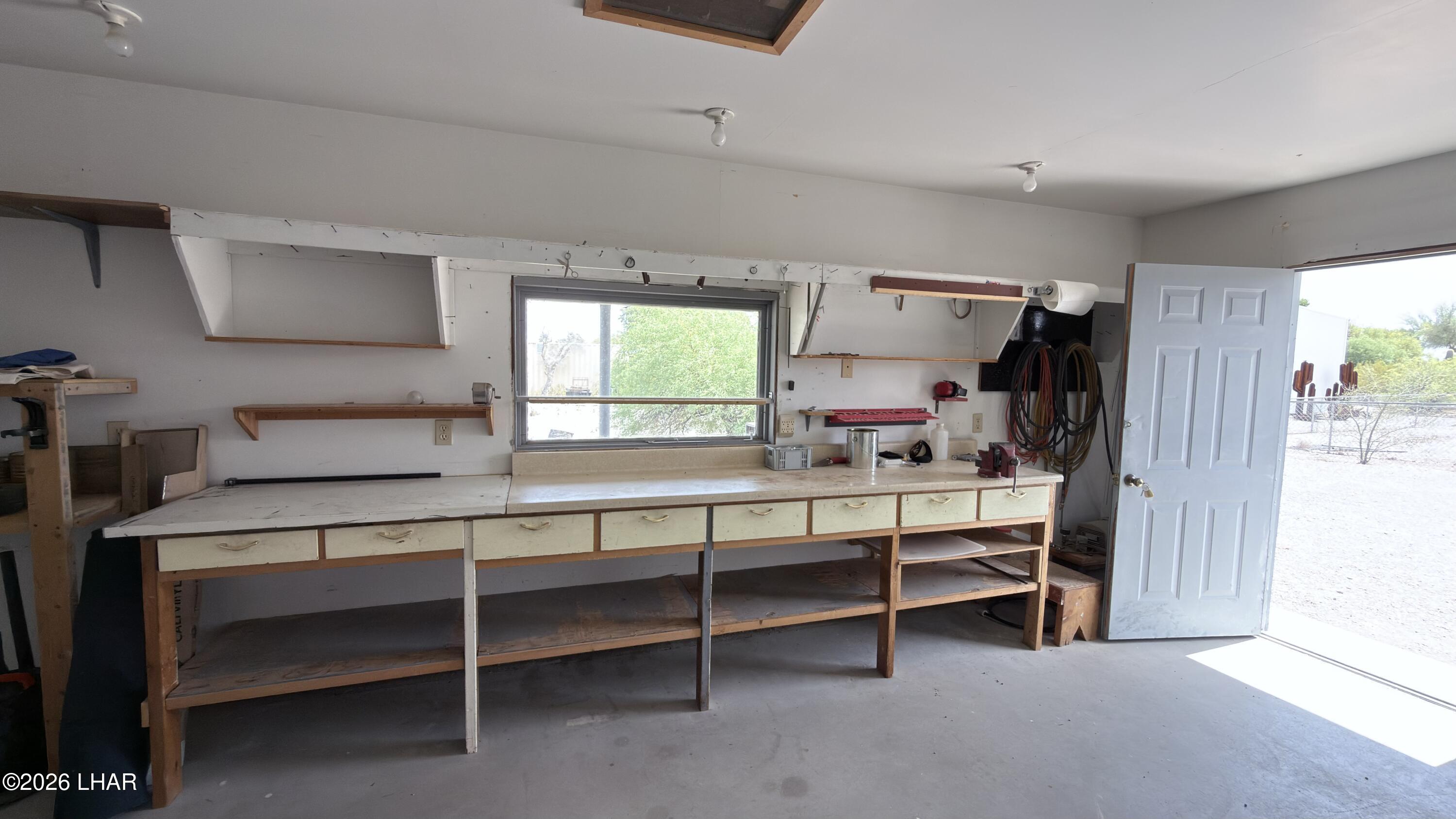 1415 N Datig Ave Property Photo 31