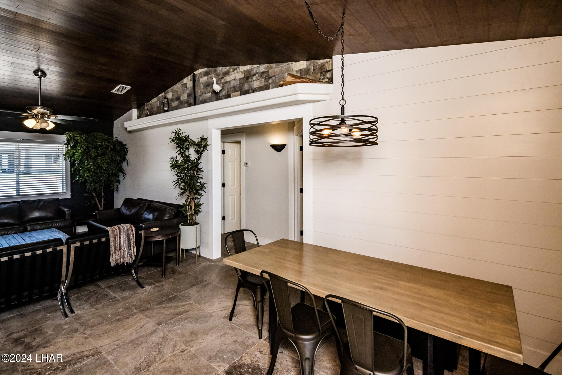 485 Highland Dr Property Photo 9