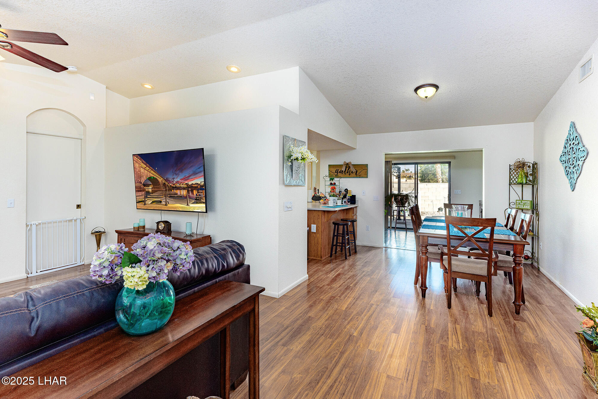 459 Silver Saddle Bay Property Photo 4