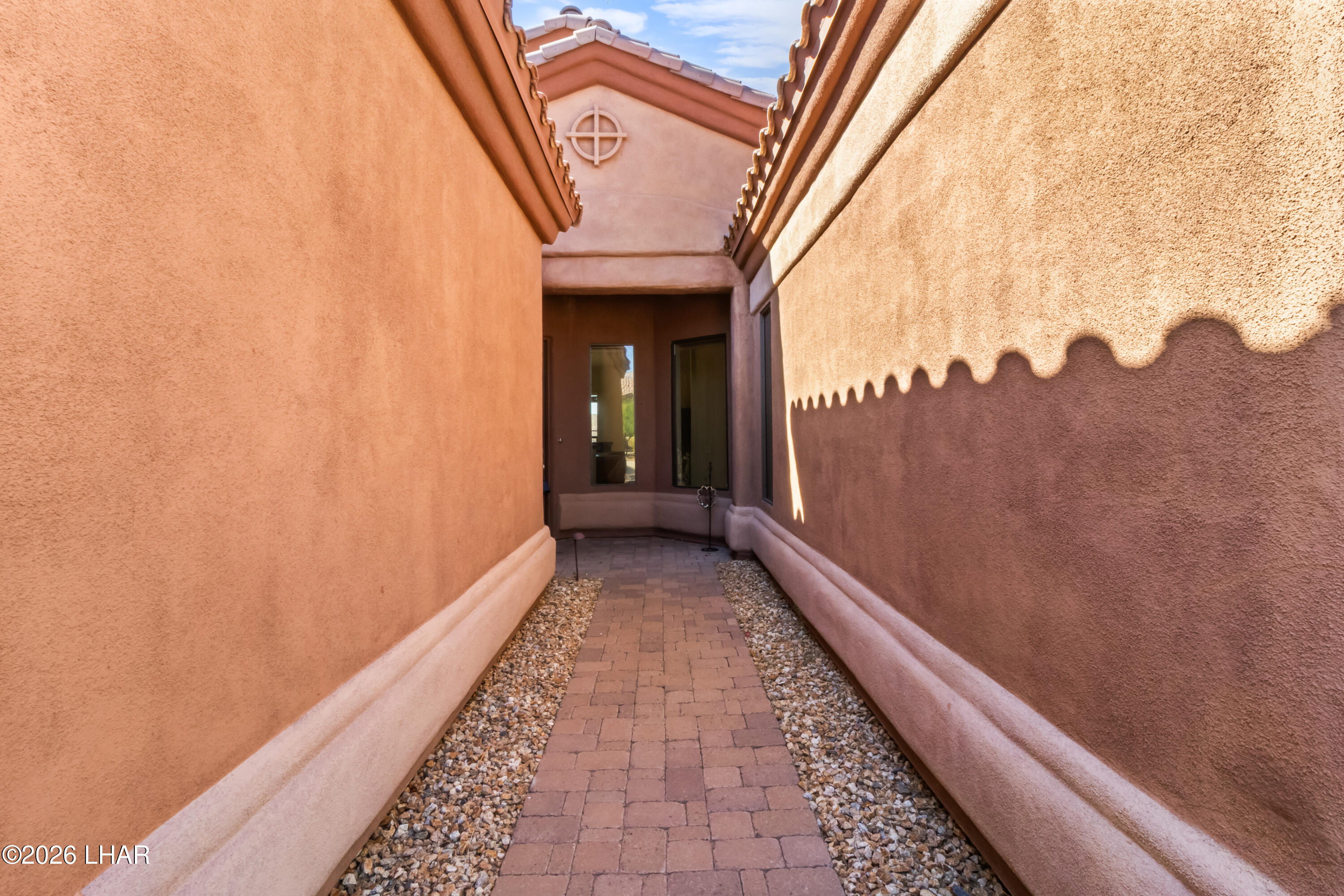 2900 Esmerelda Dr Property Photo 2
