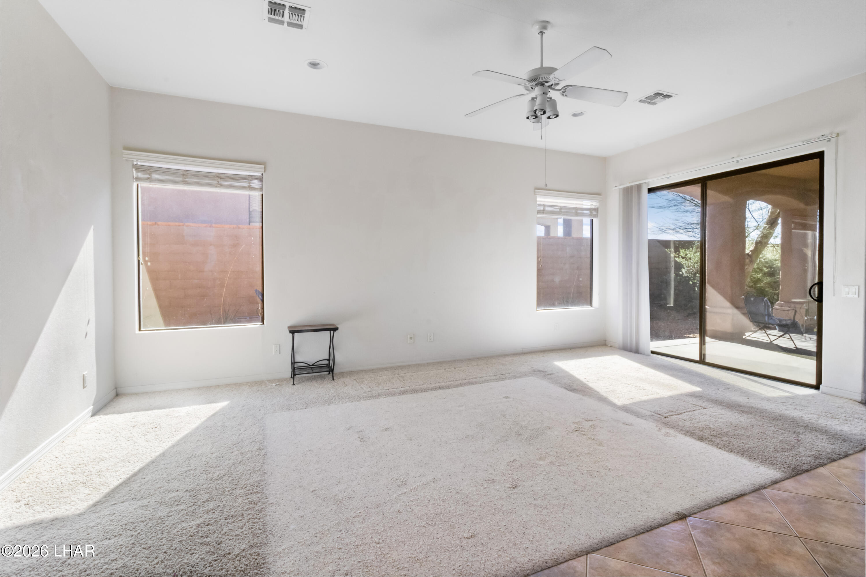 2900 Esmerelda Dr Property Photo 4