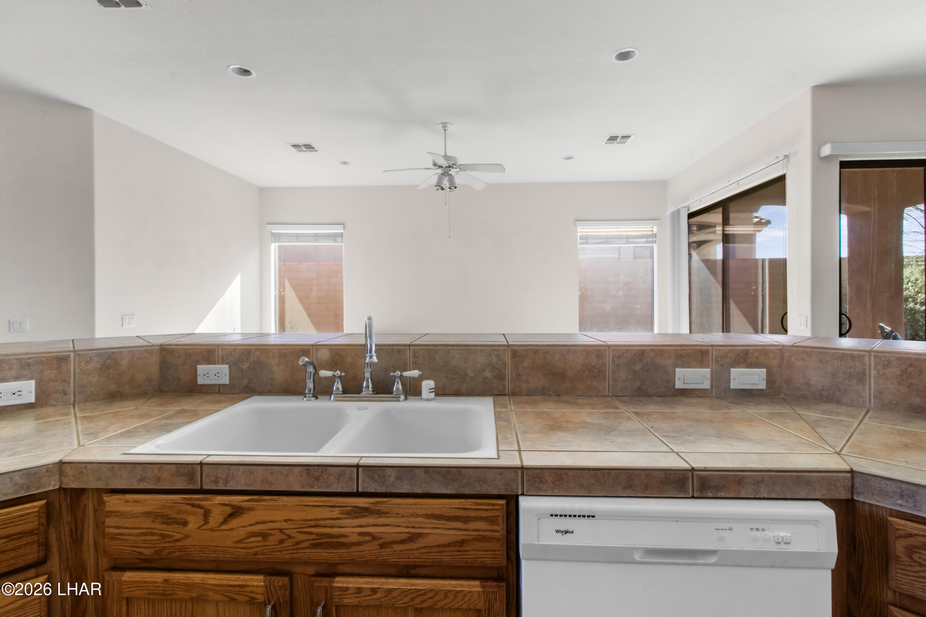 2900 Esmerelda Dr Property Photo 14