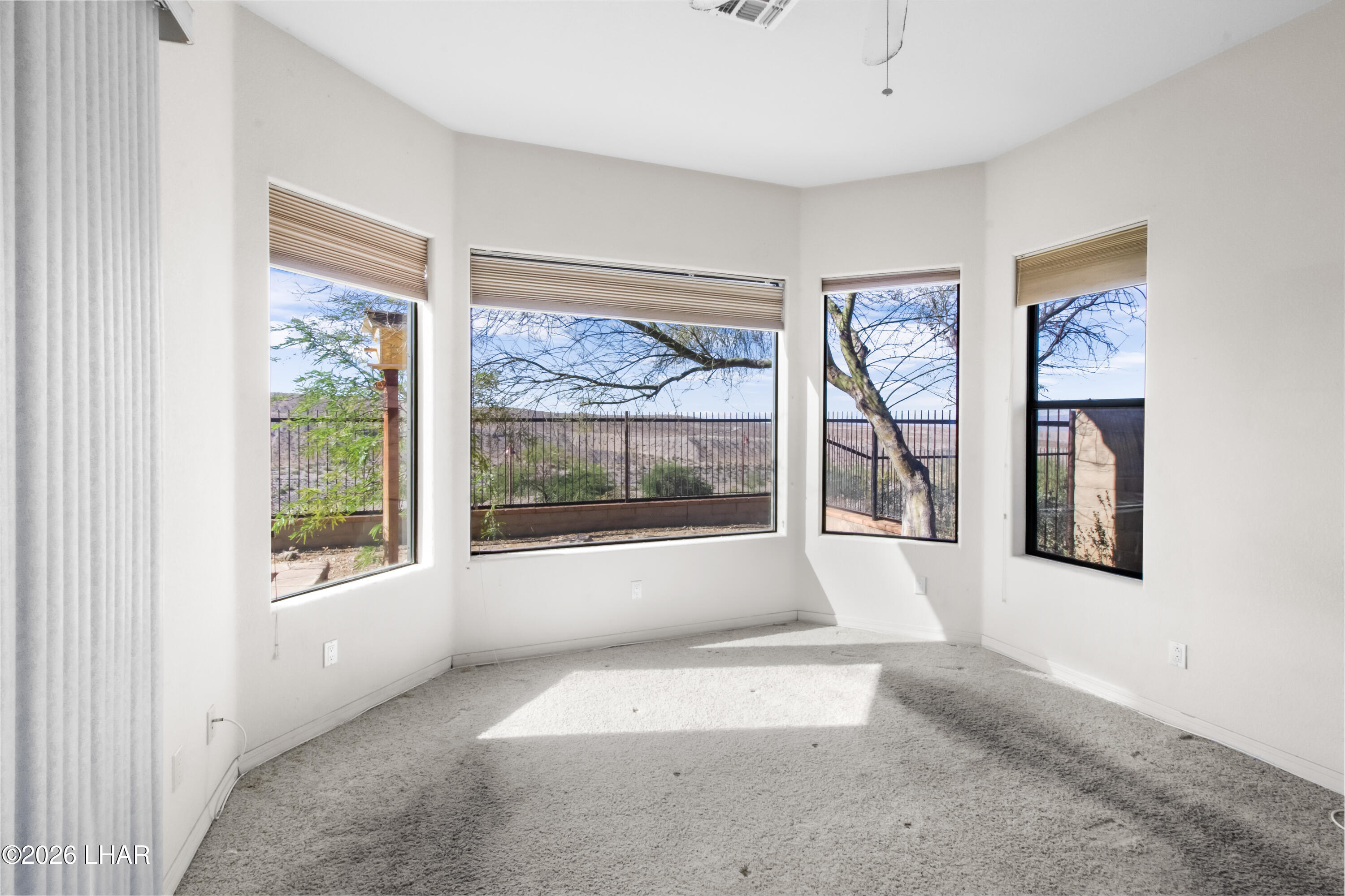 2900 Esmerelda Dr Property Photo 19