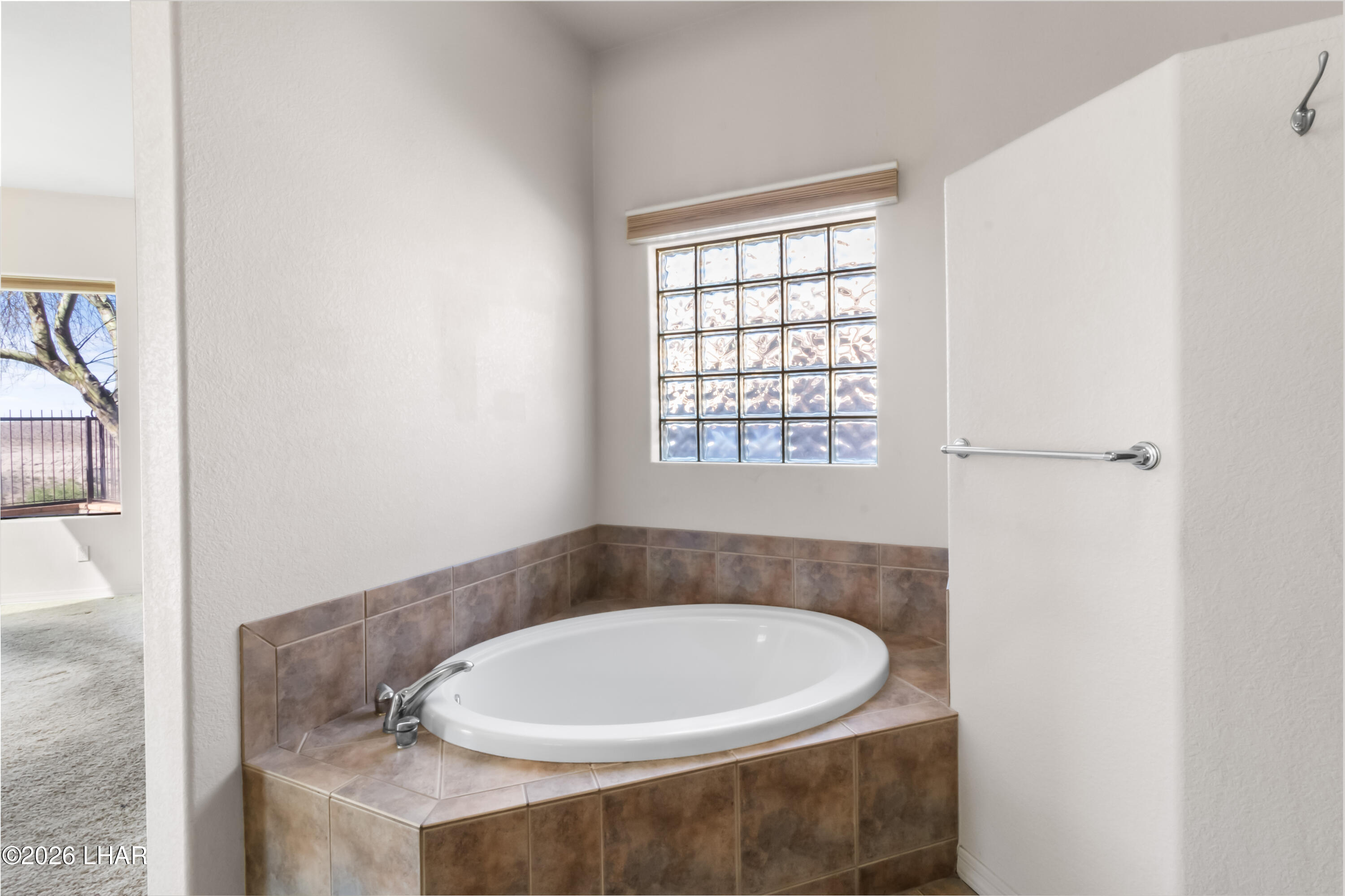 2900 Esmerelda Dr Property Photo 26