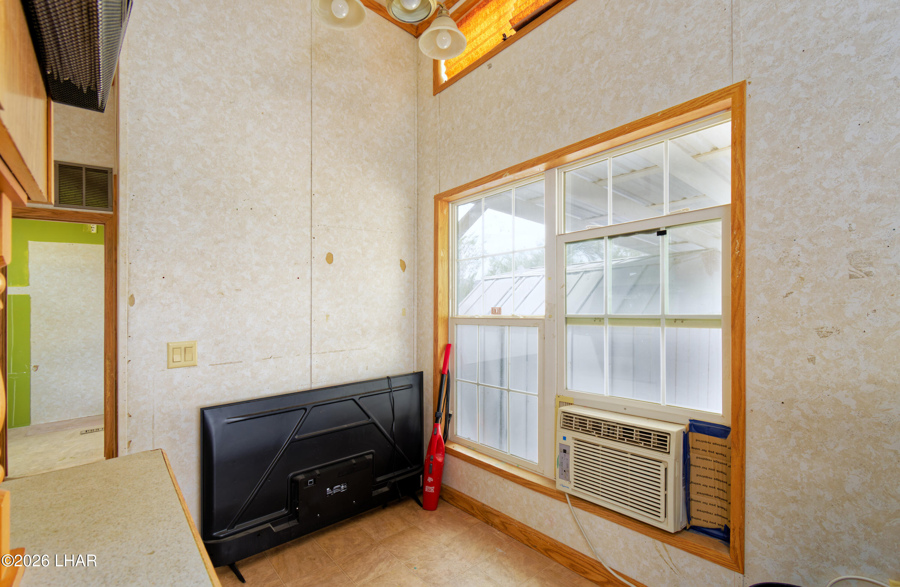 566 N Central Blvd Property Photo 23