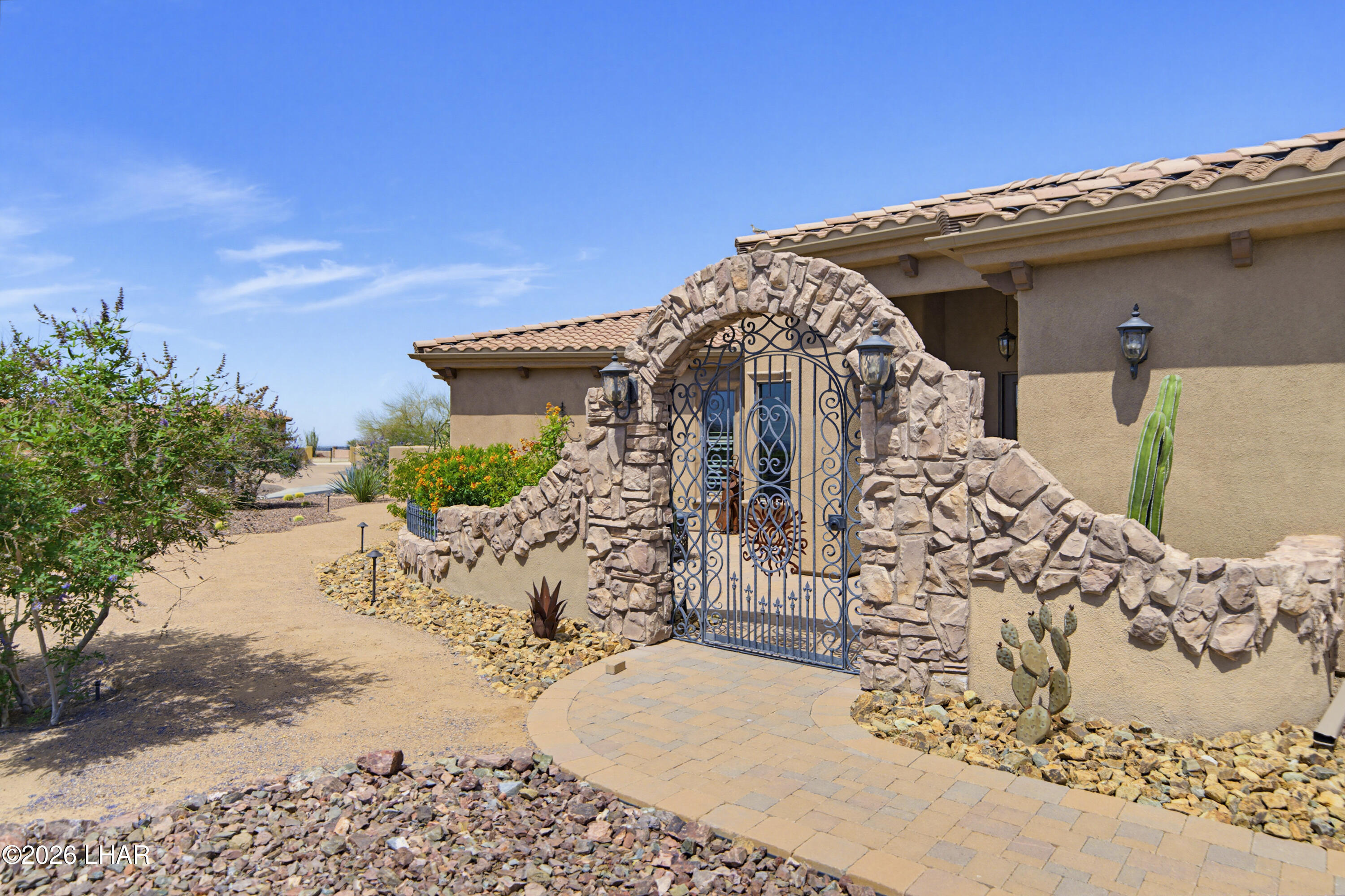 8040 Circula De Hacienda Property Photo 3