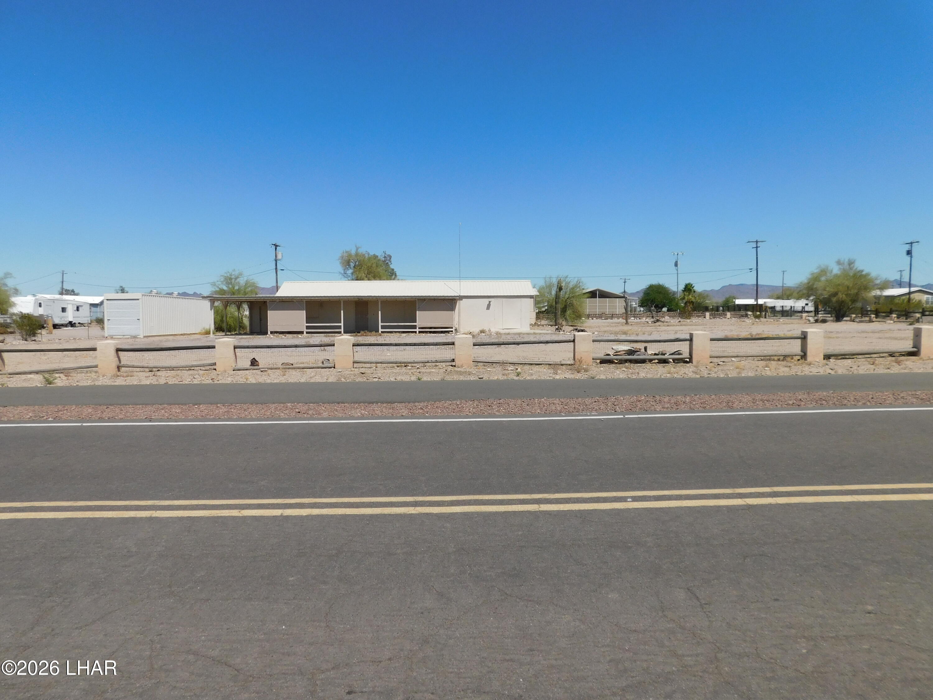 1040 W Pyramid St Property Photo 1