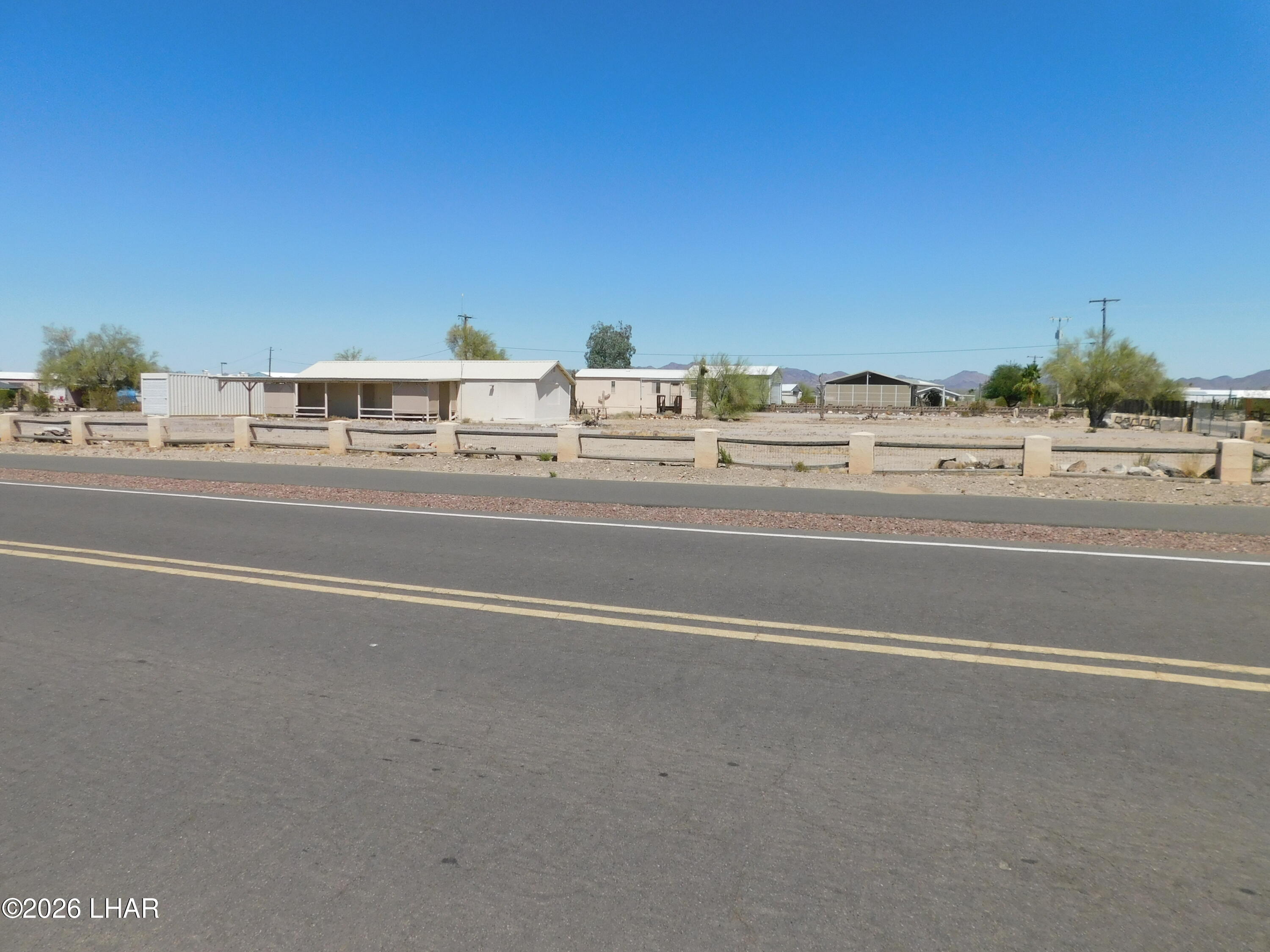 1040 W Pyramid St Property Photo 2