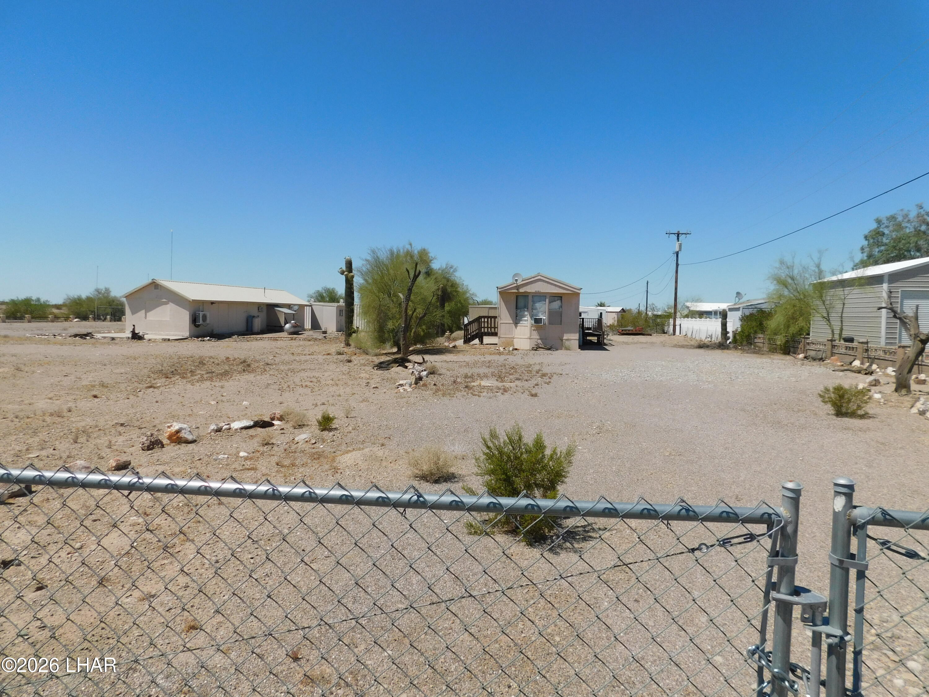 1040 W Pyramid St Property Photo 4