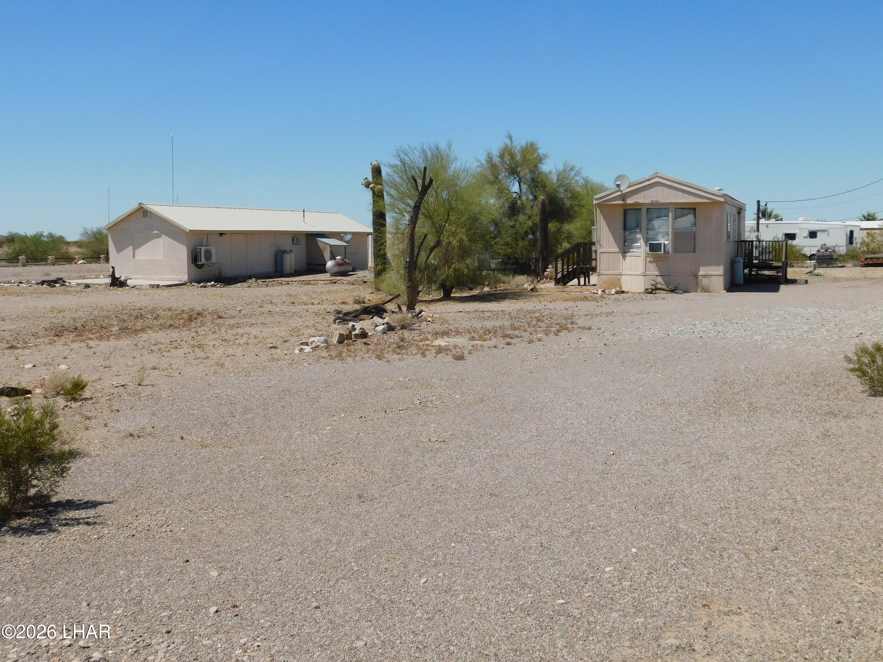 1040 W Pyramid St Property Photo 5