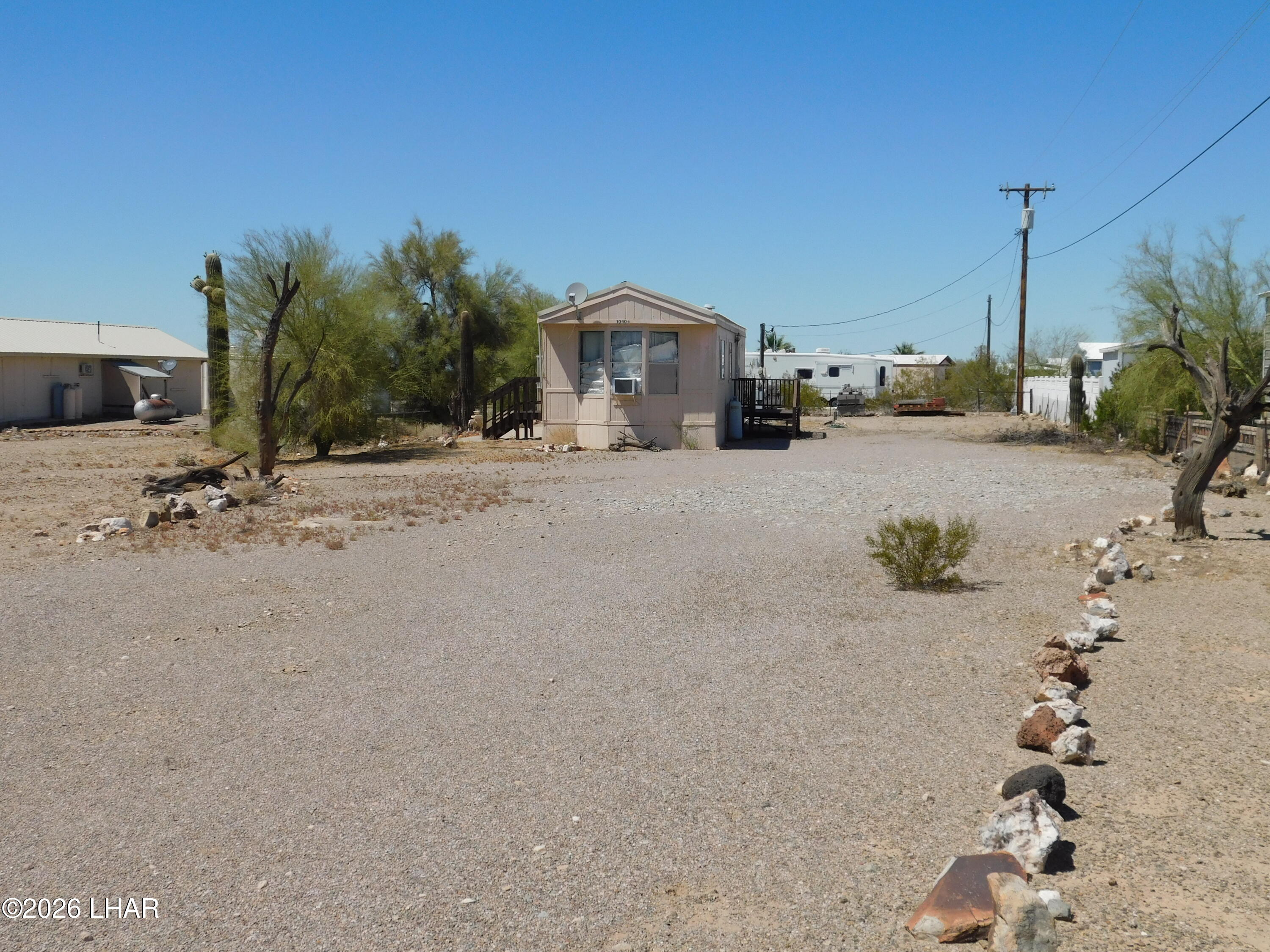 1040 W Pyramid St Property Photo 6