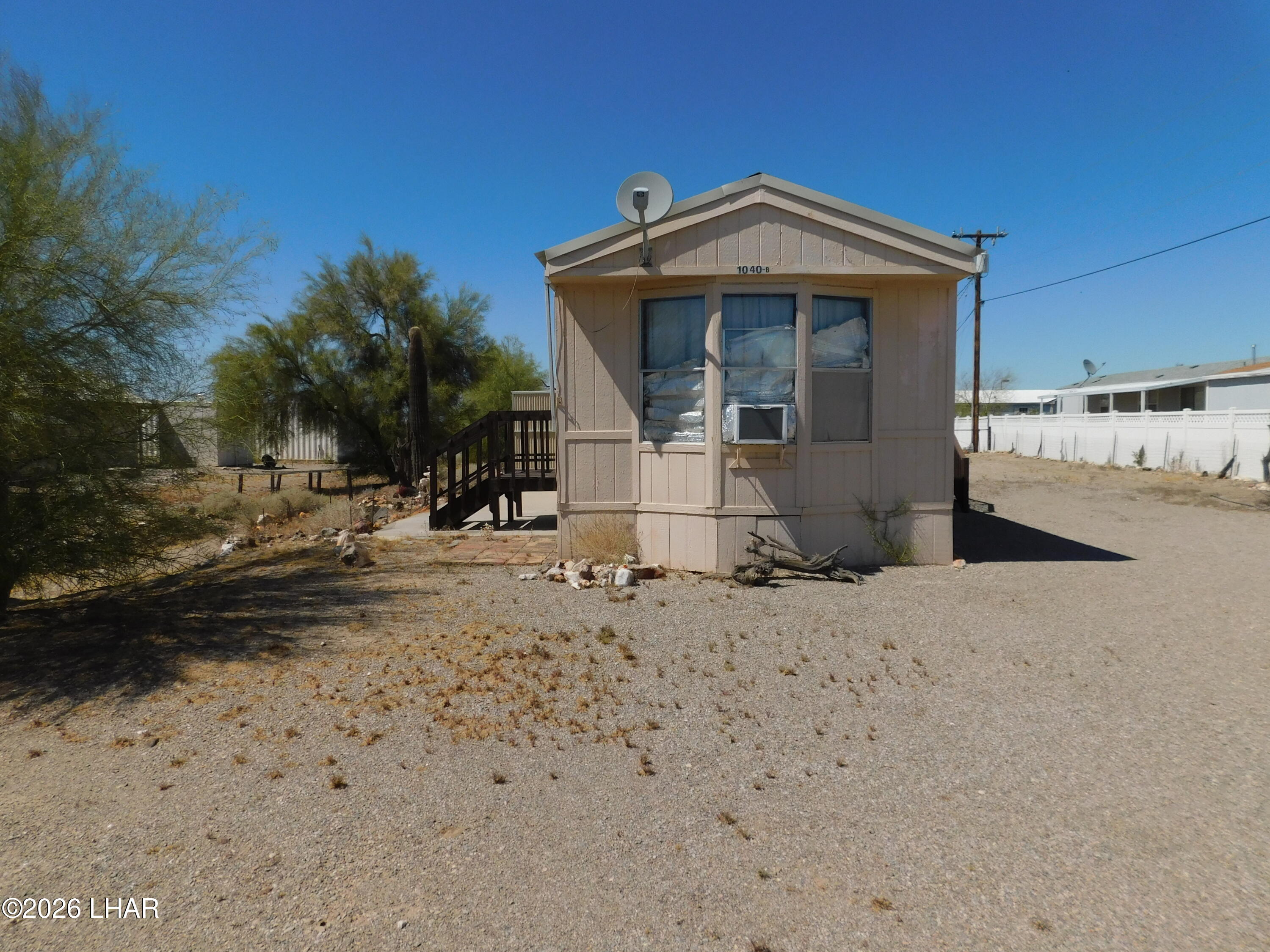1040 W Pyramid St Property Photo 8