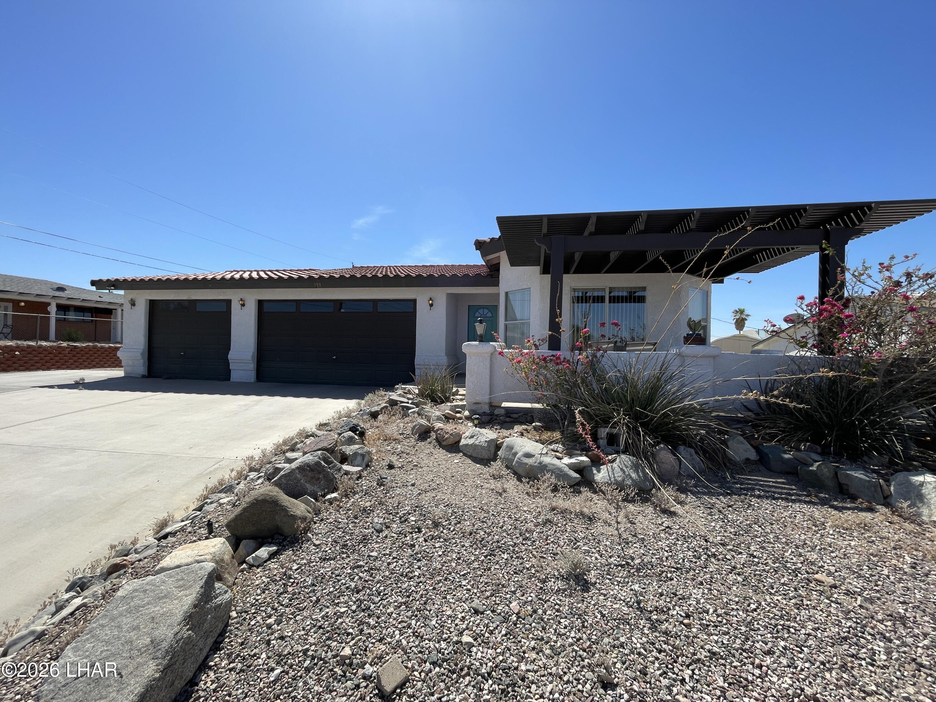 388 Coral Dr Property Photo 2