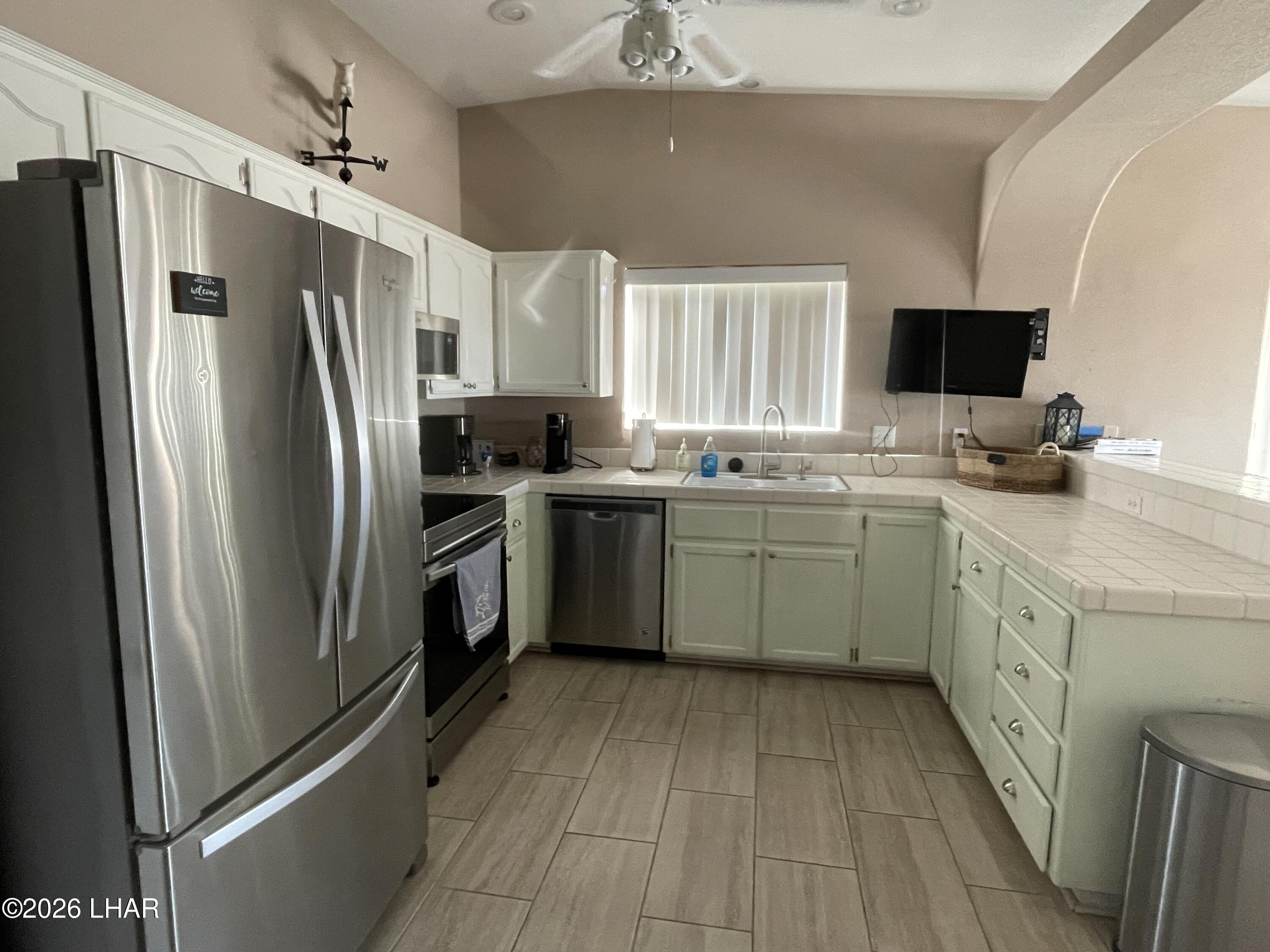 388 Coral Dr Property Photo 4