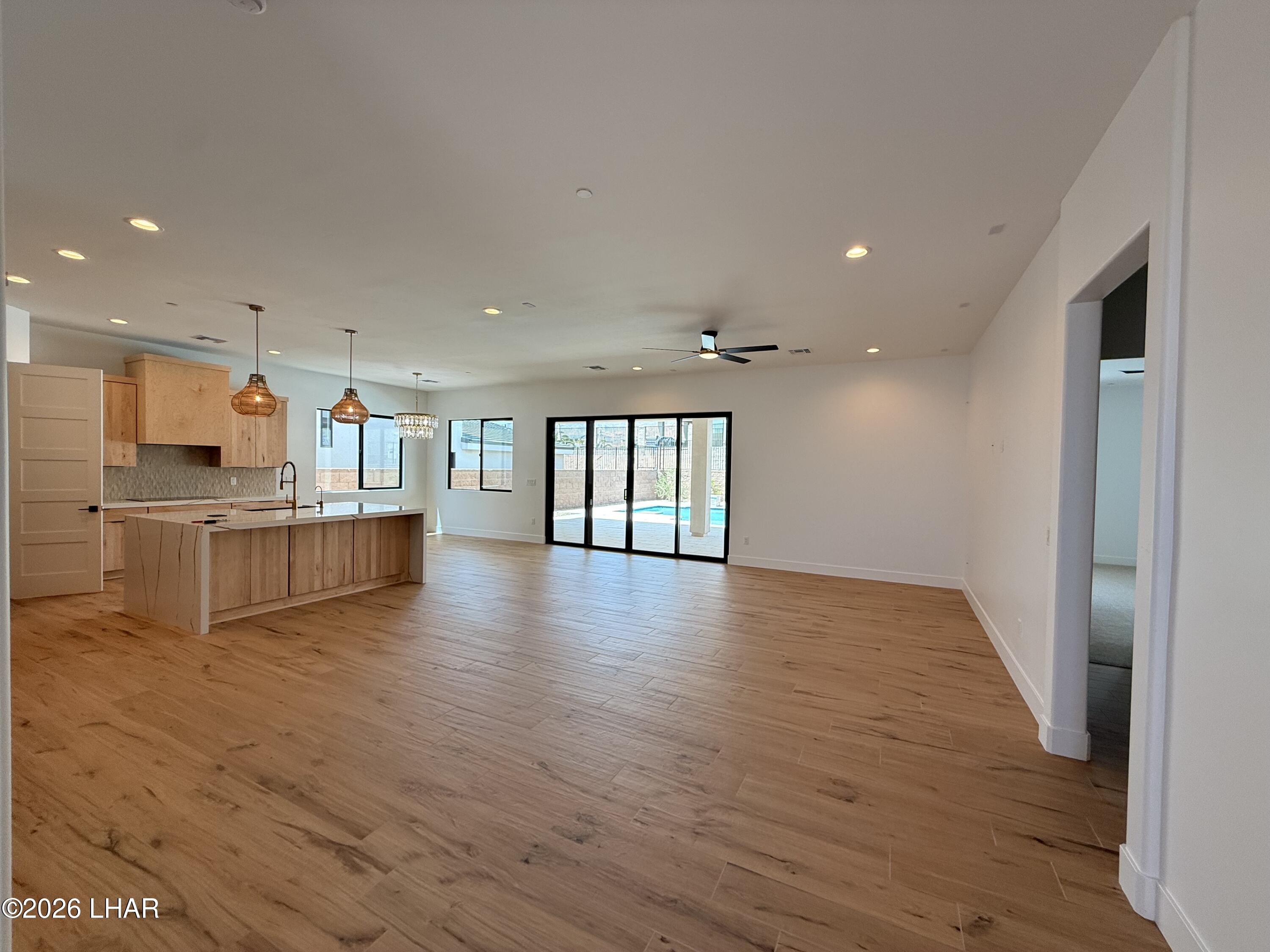 6335 Avienda De Las Colinas Property Photo 4