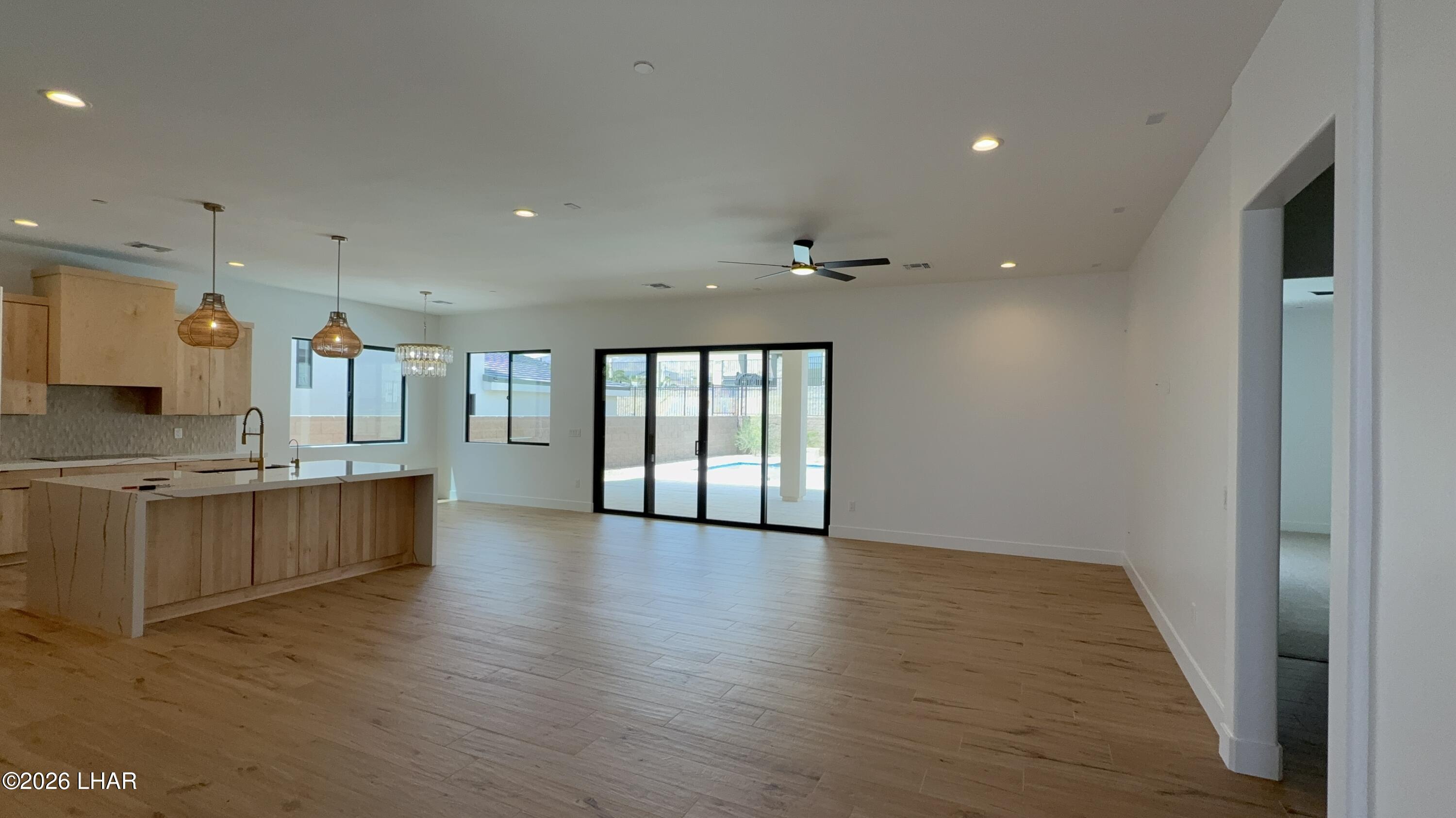 6335 Avienda De Las Colinas Property Photo 6