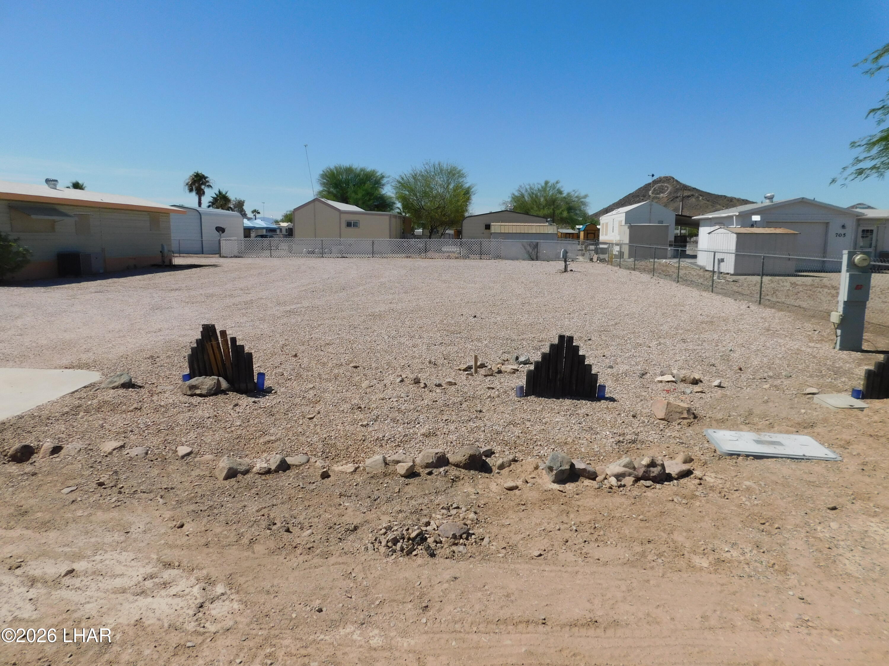691 W Comanche Dr Property Photo 4