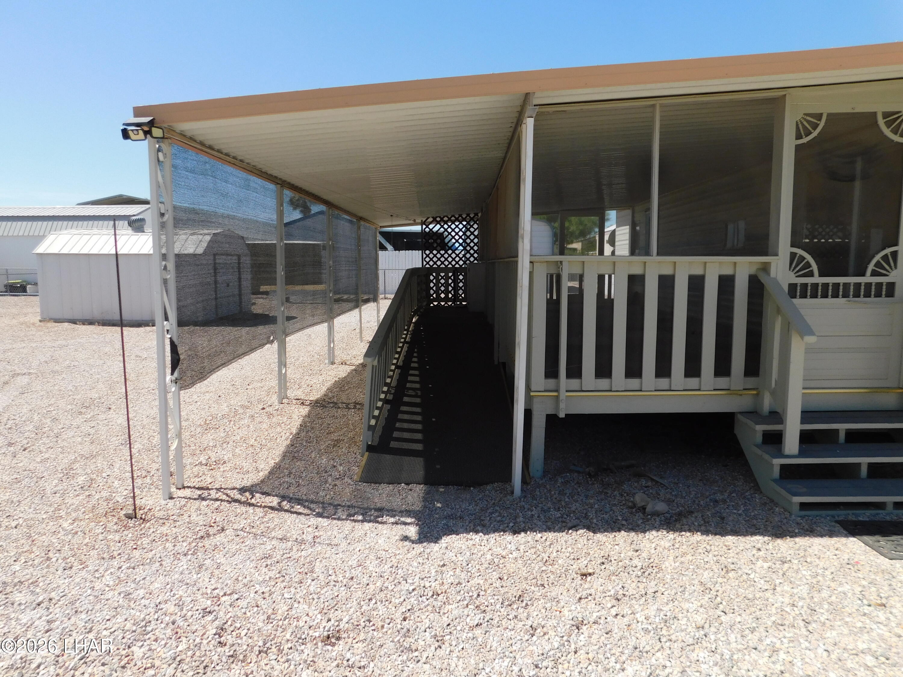 691 W Comanche Dr Property Photo 9