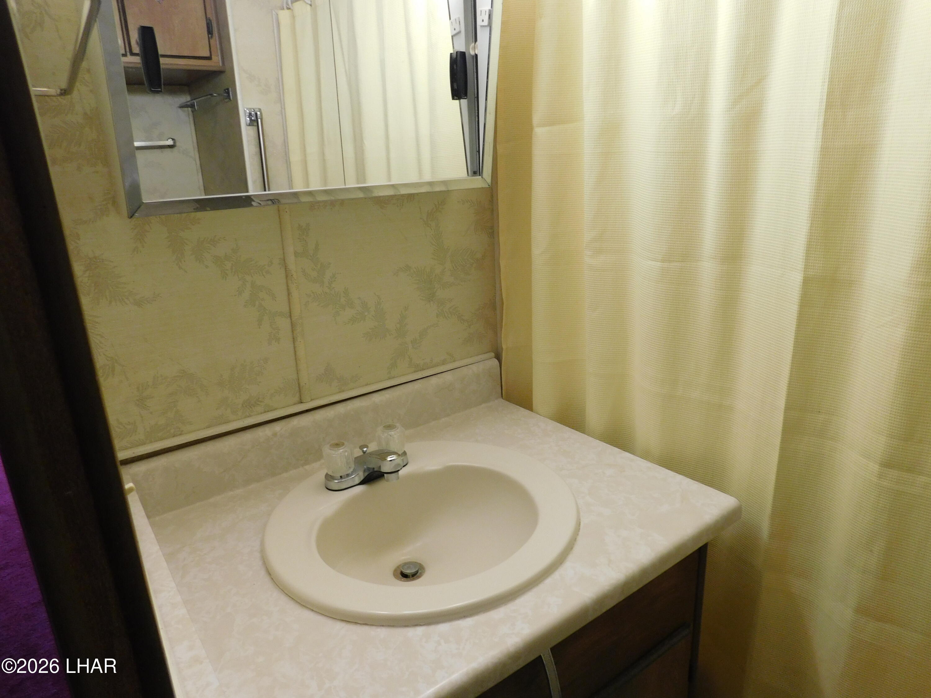 691 W Comanche Dr Property Photo 23