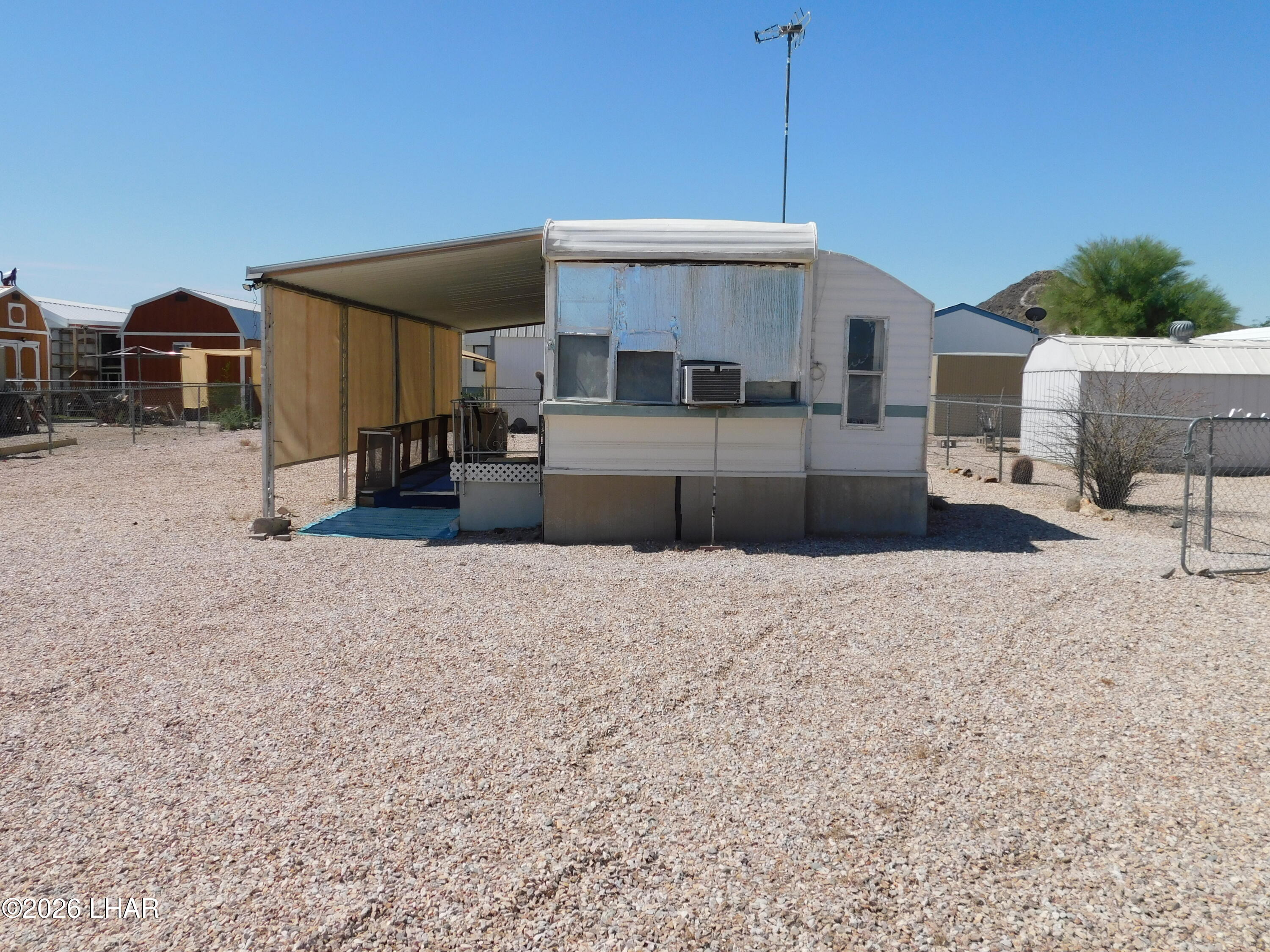 665 W Comanche Dr Property Photo 1