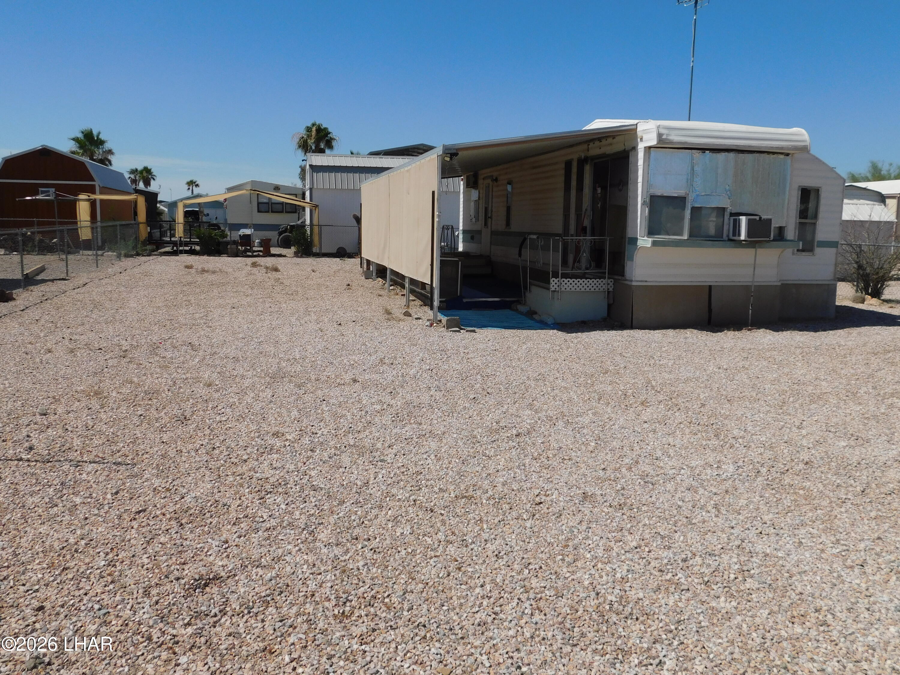 665 W Comanche Dr Property Photo 2