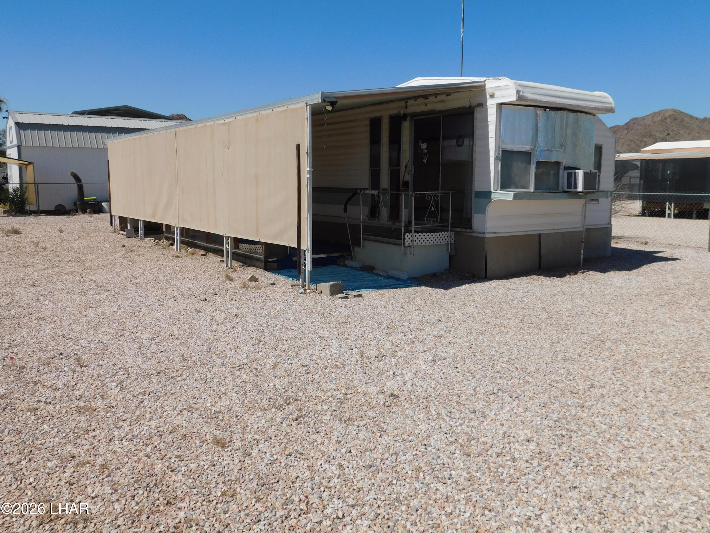 665 W Comanche Dr Property Photo 3