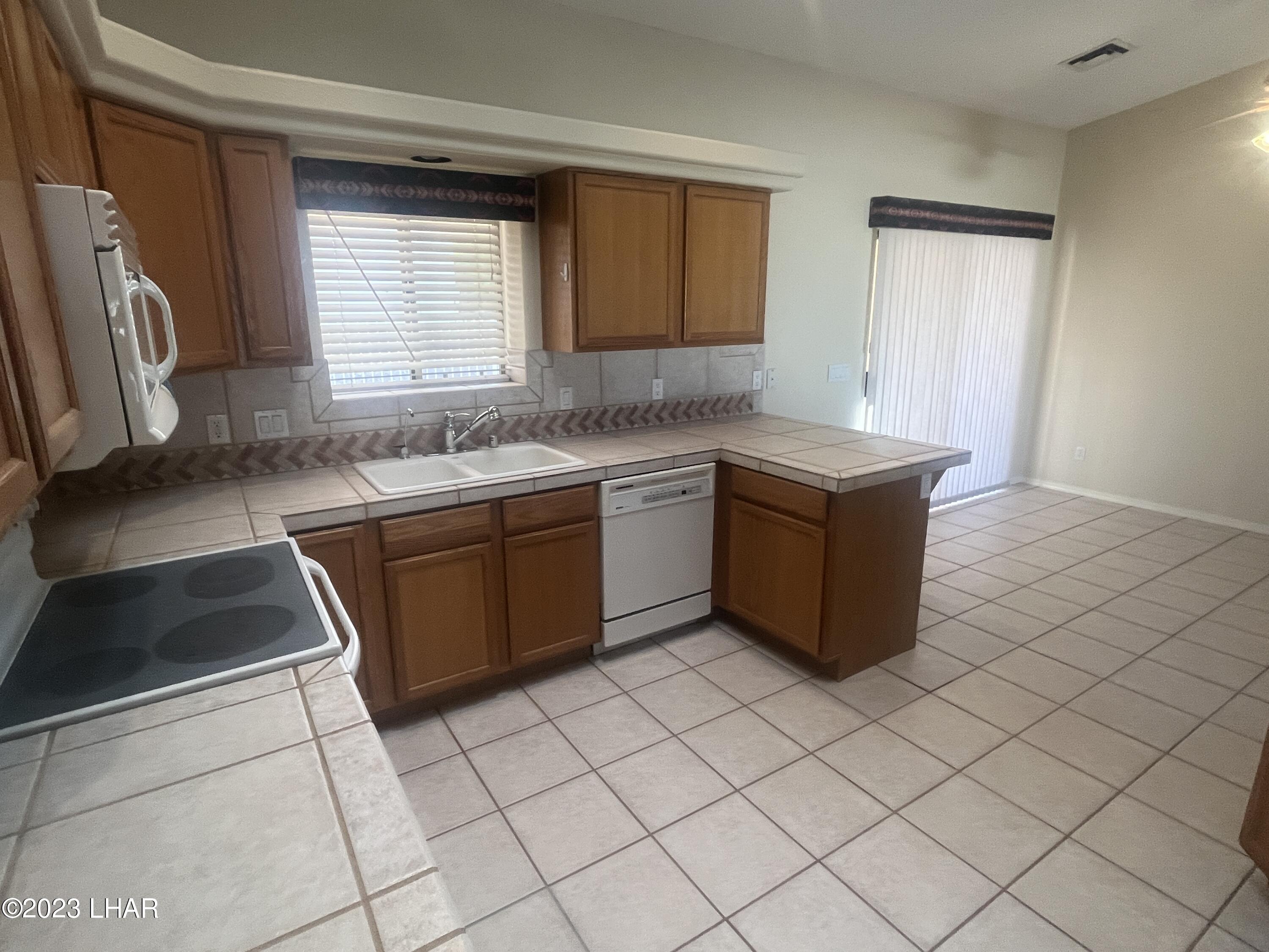 1650 Park Terrace Ave Property Photo 6