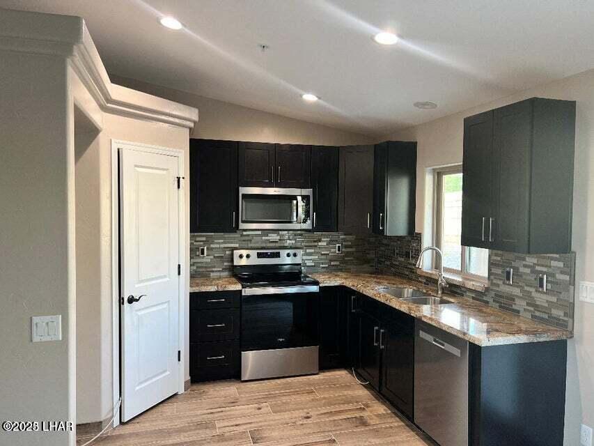 2425 Cloverlawn Dr 101 Property Photo 14