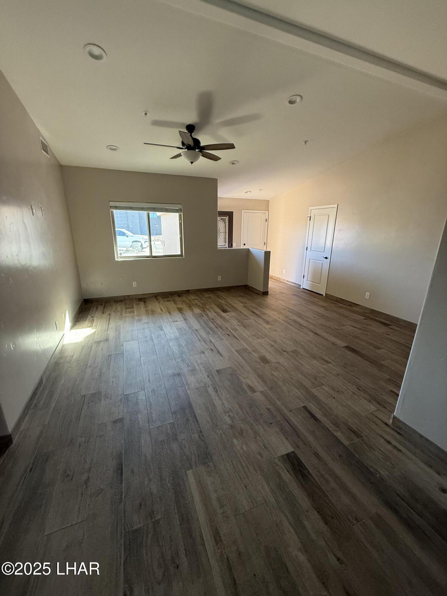 2425 Cloverlawn Dr 101 Property Photo 24