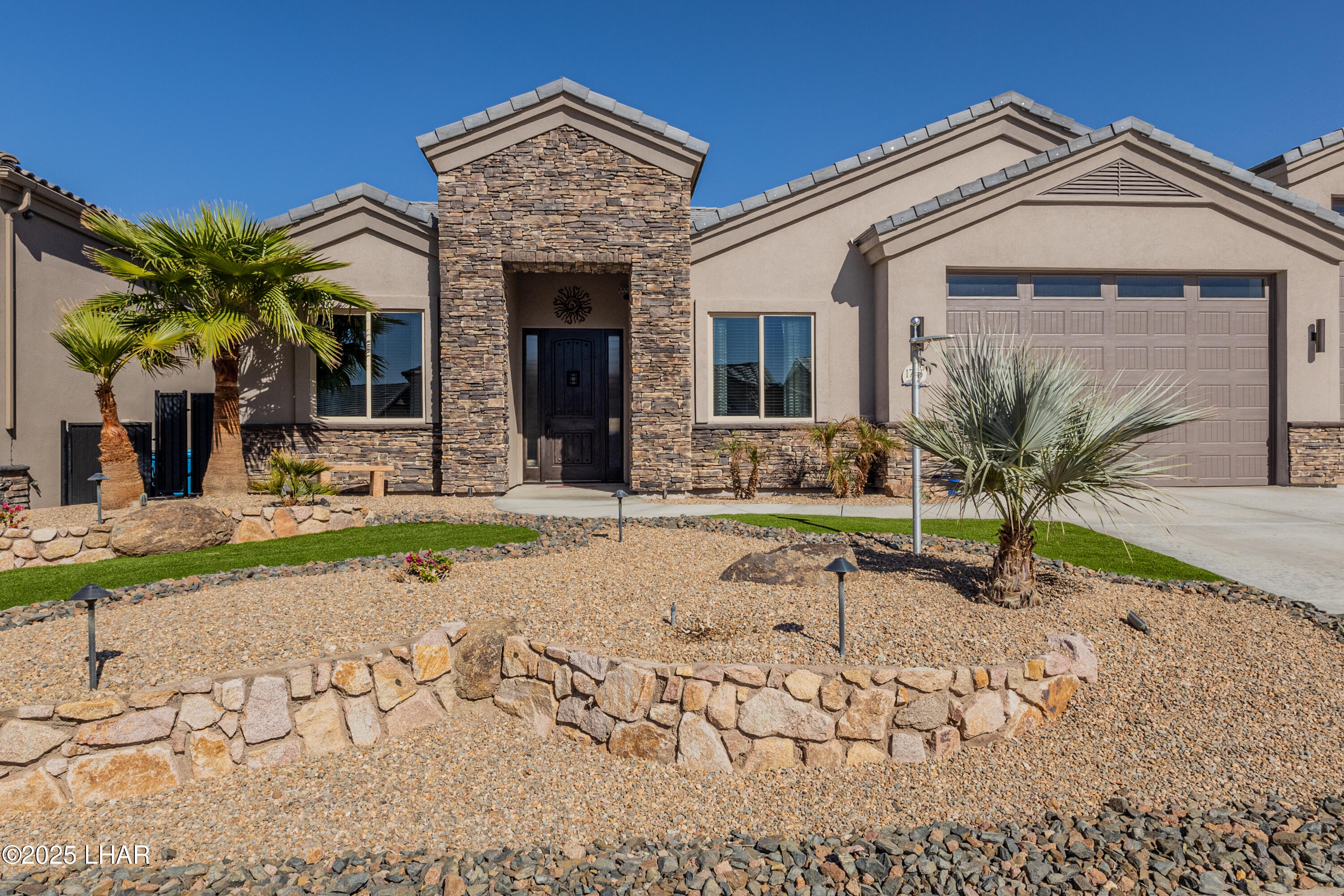 1793 E Savannah Bend Property Photo 4