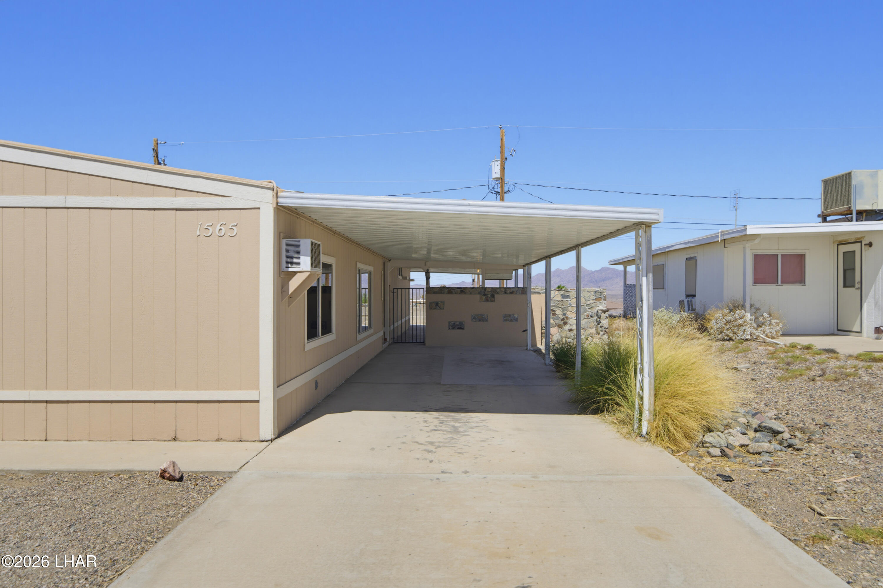 1565 Russell Dr Property Photo 3