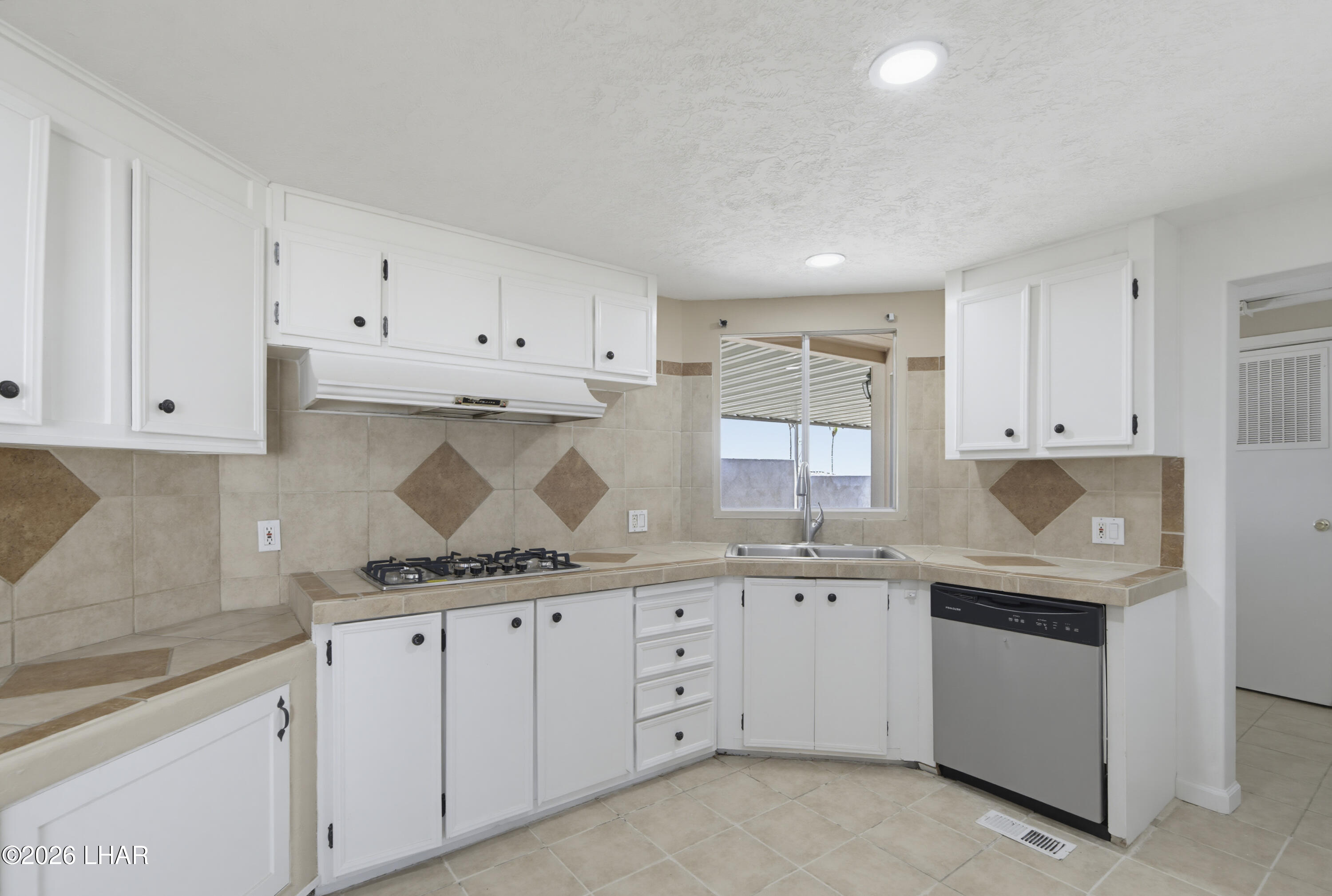 1565 Russell Dr Property Photo 16