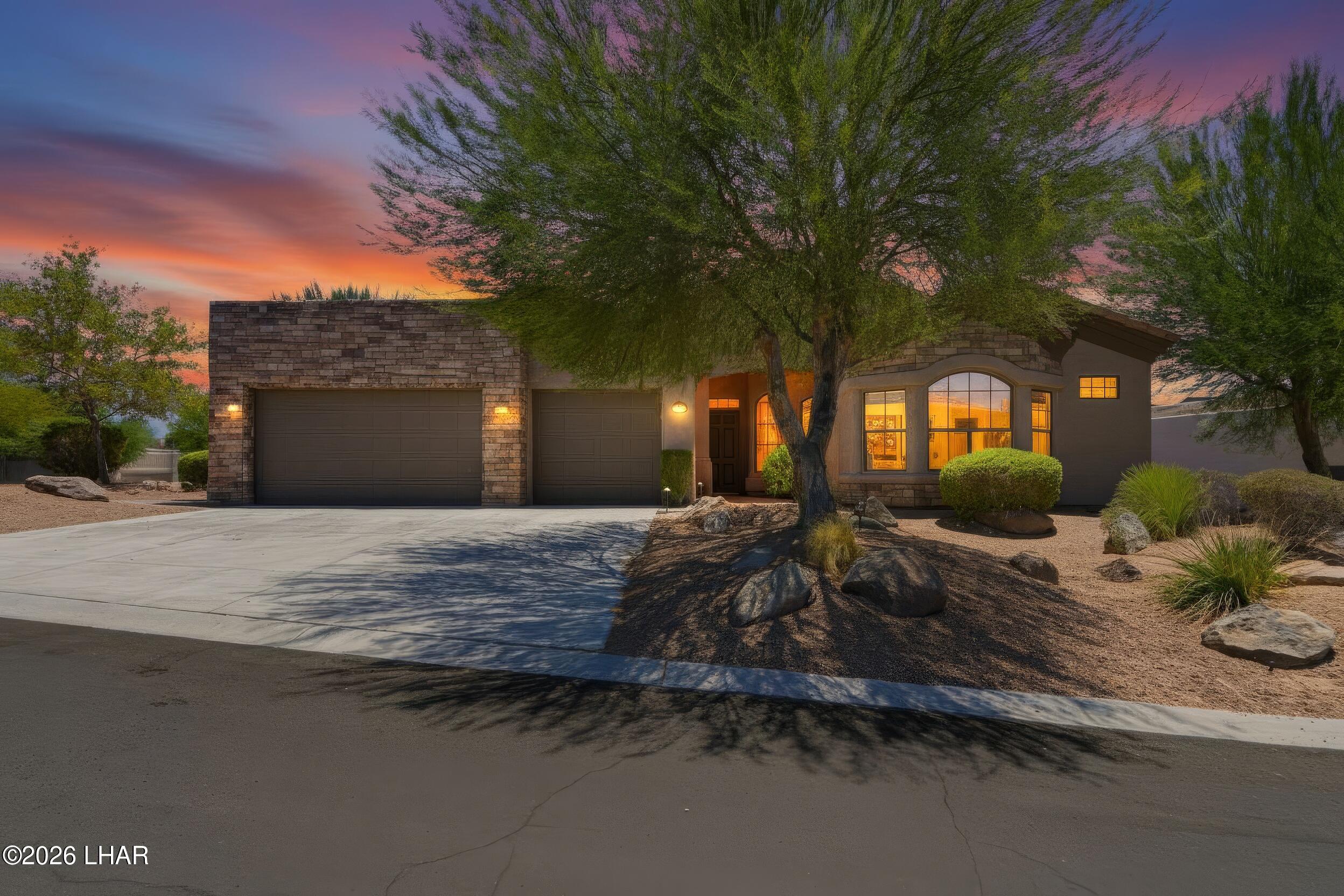 1854 E Troon Dr Property Photo 2