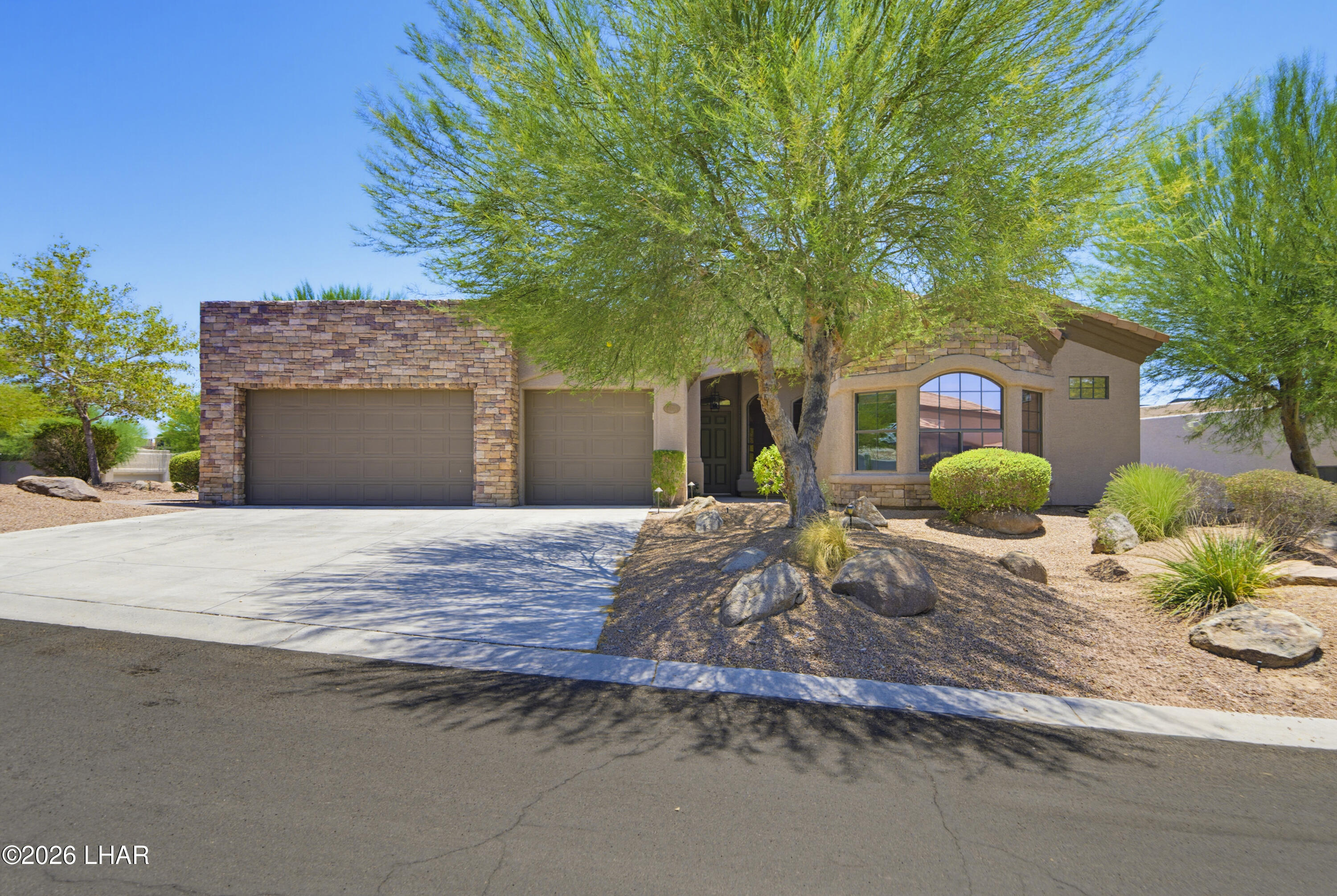 1854 E Troon Dr Property Photo 3