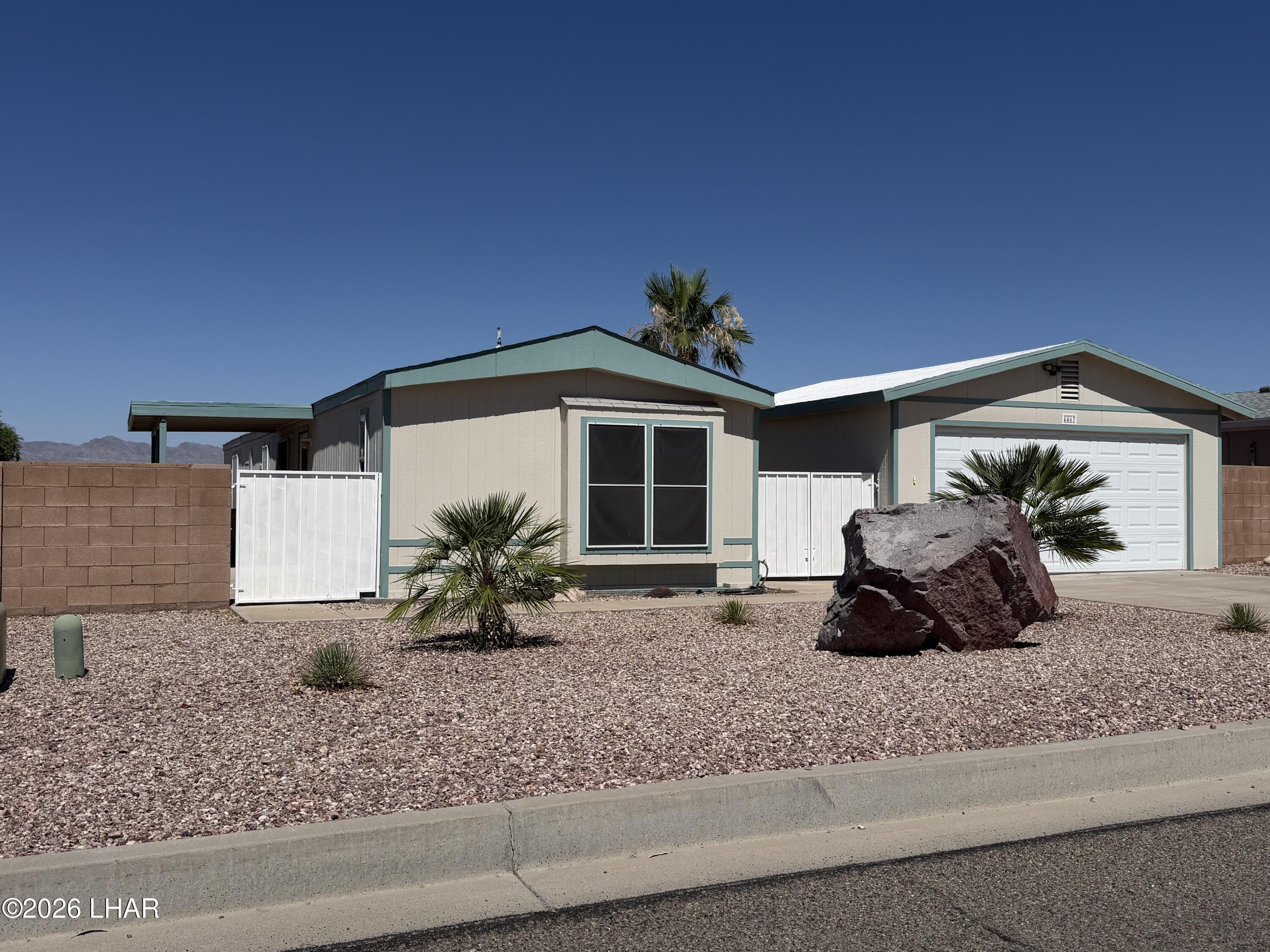 4467 S Amanda Ave Property Photo 2