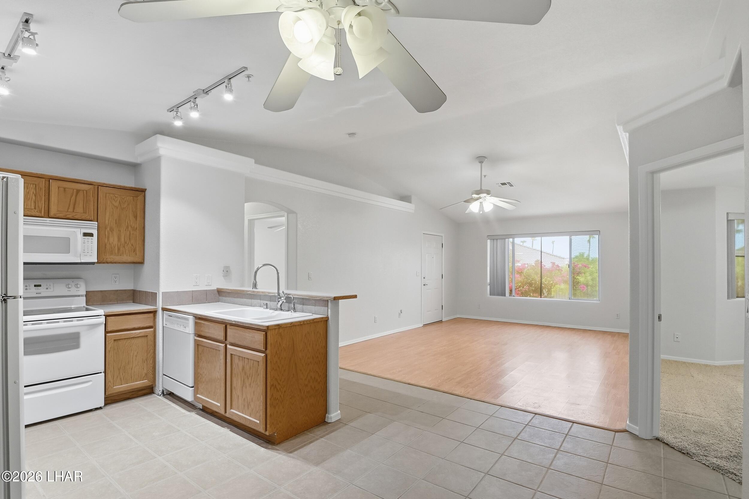 470 Acoma Blvd S 129b Property Photo 4
