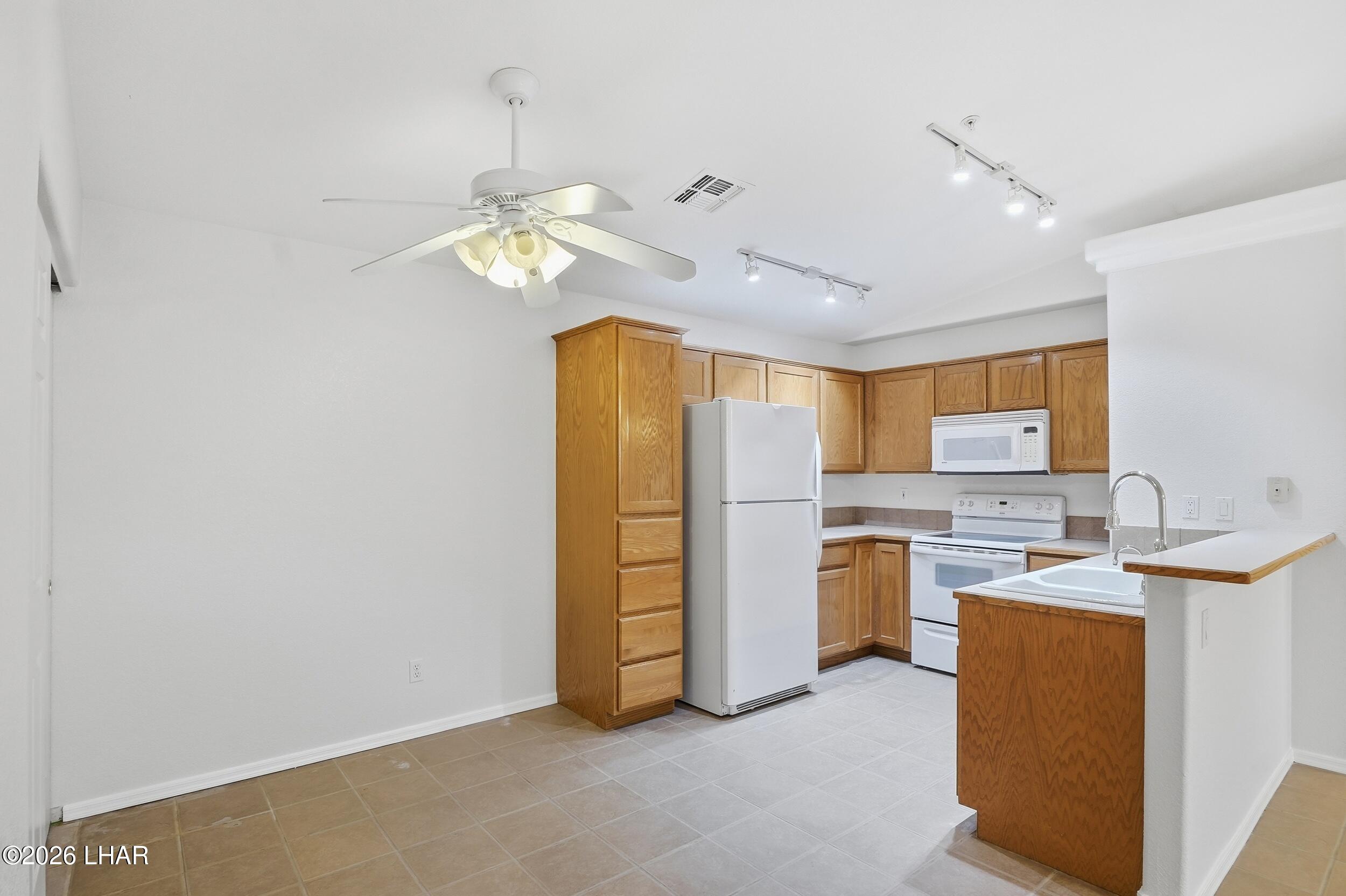 470 Acoma Blvd S 129b Property Photo 7