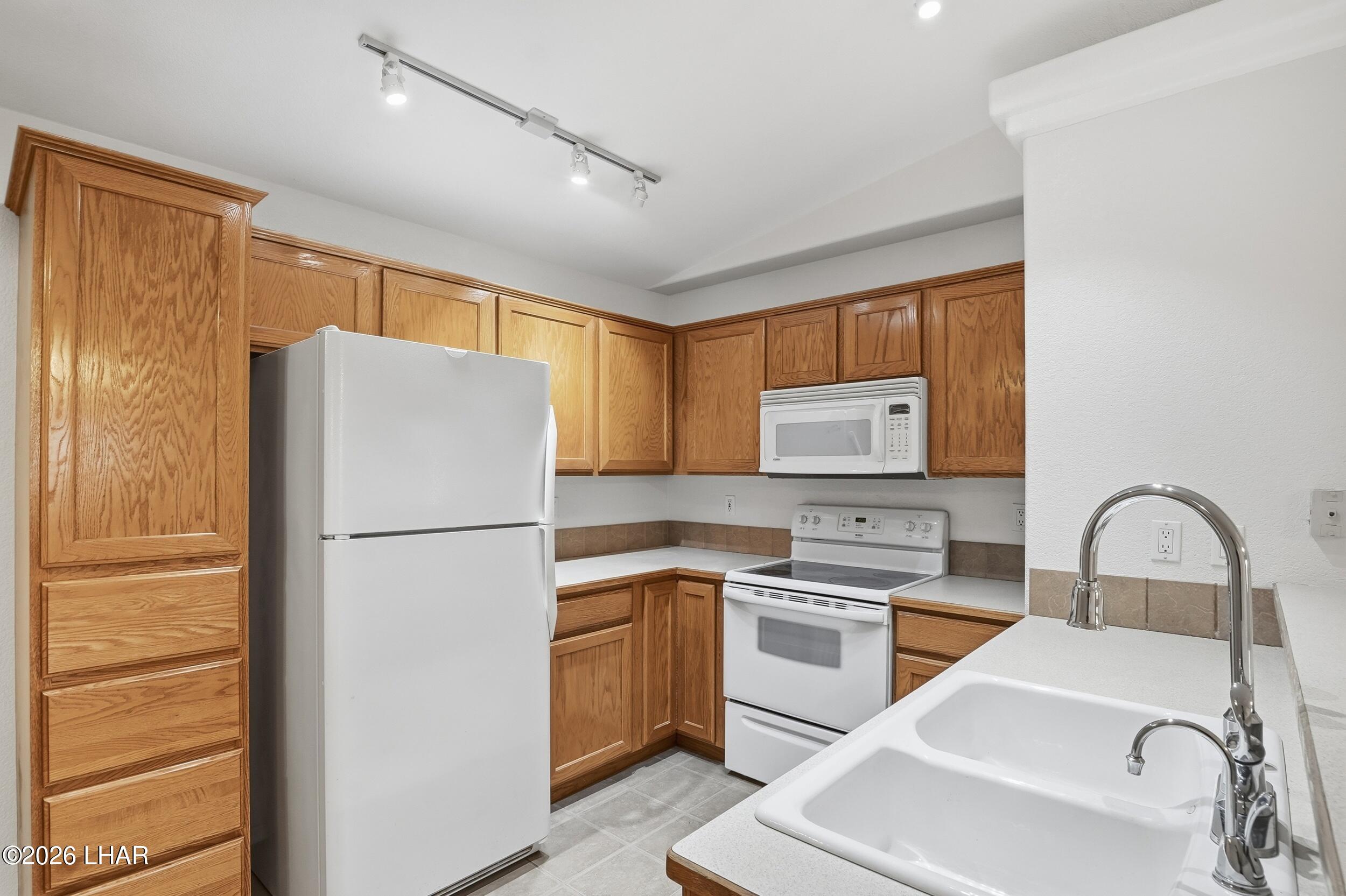 470 Acoma Blvd S 129b Property Photo 8
