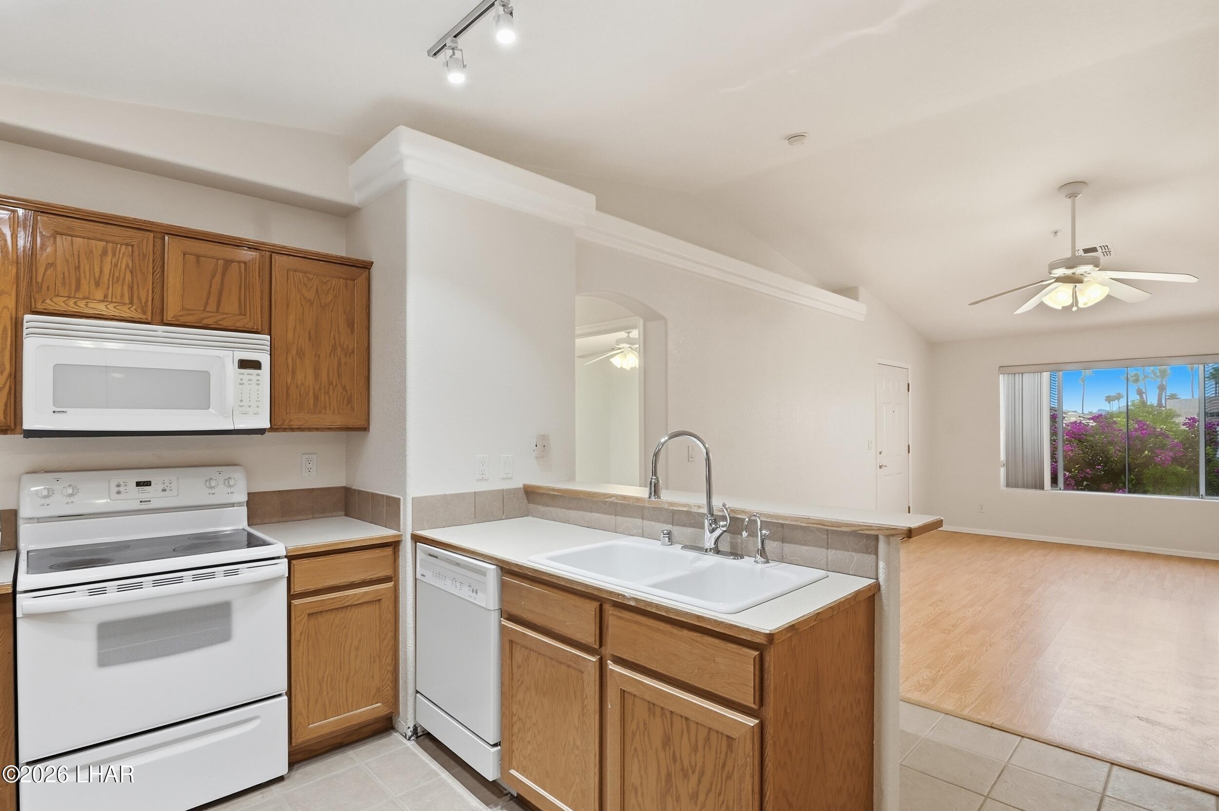 470 Acoma Blvd S 129b Property Photo 9