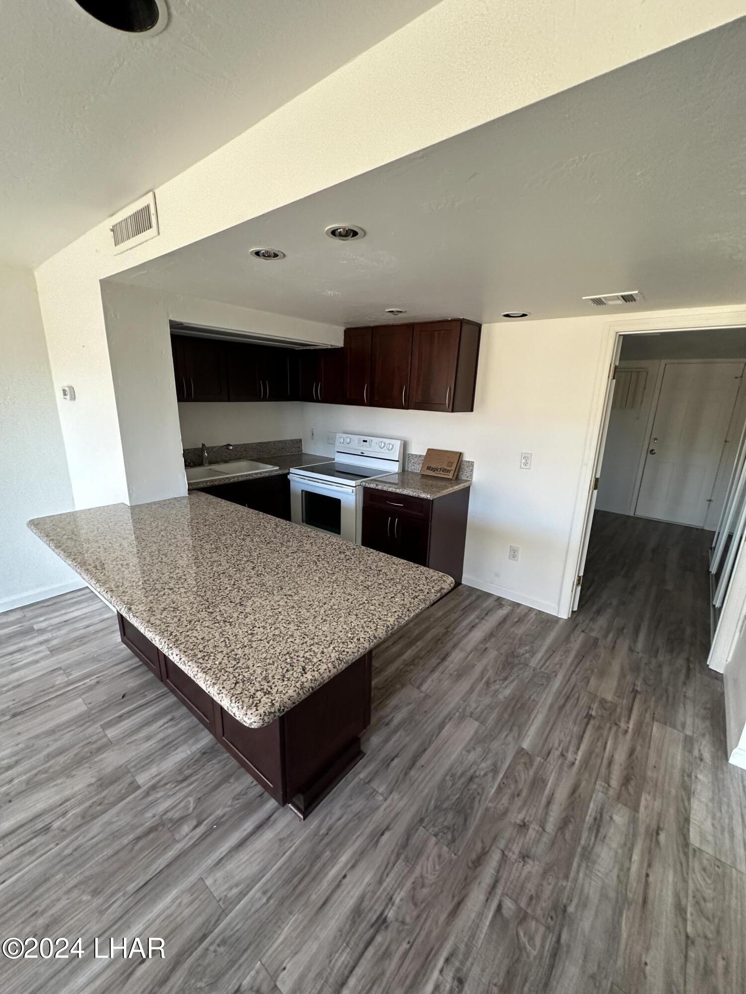 89 Acoma Blvd N 3 Property Photo 6