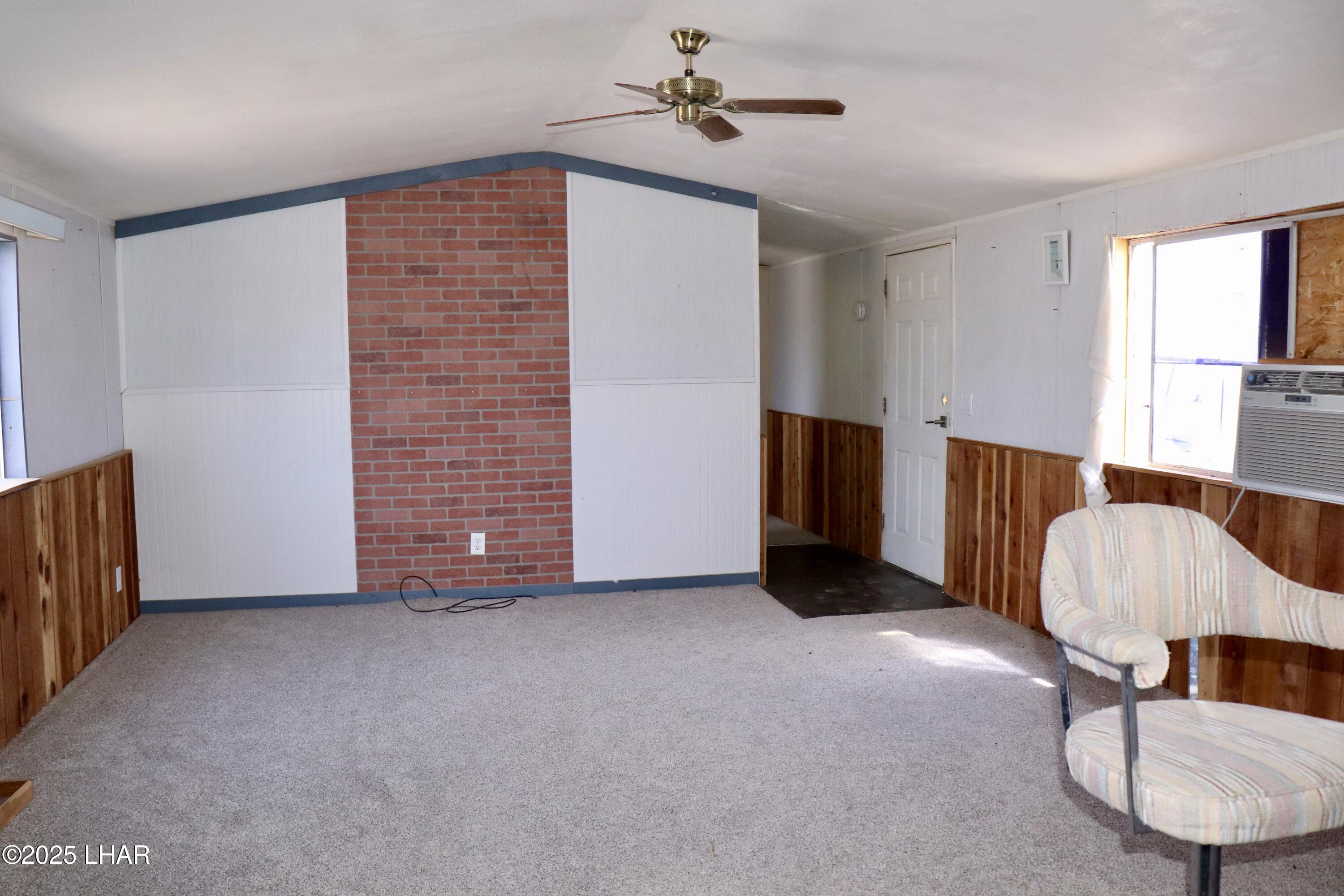7873 N Hemlock Dr Property Photo 5