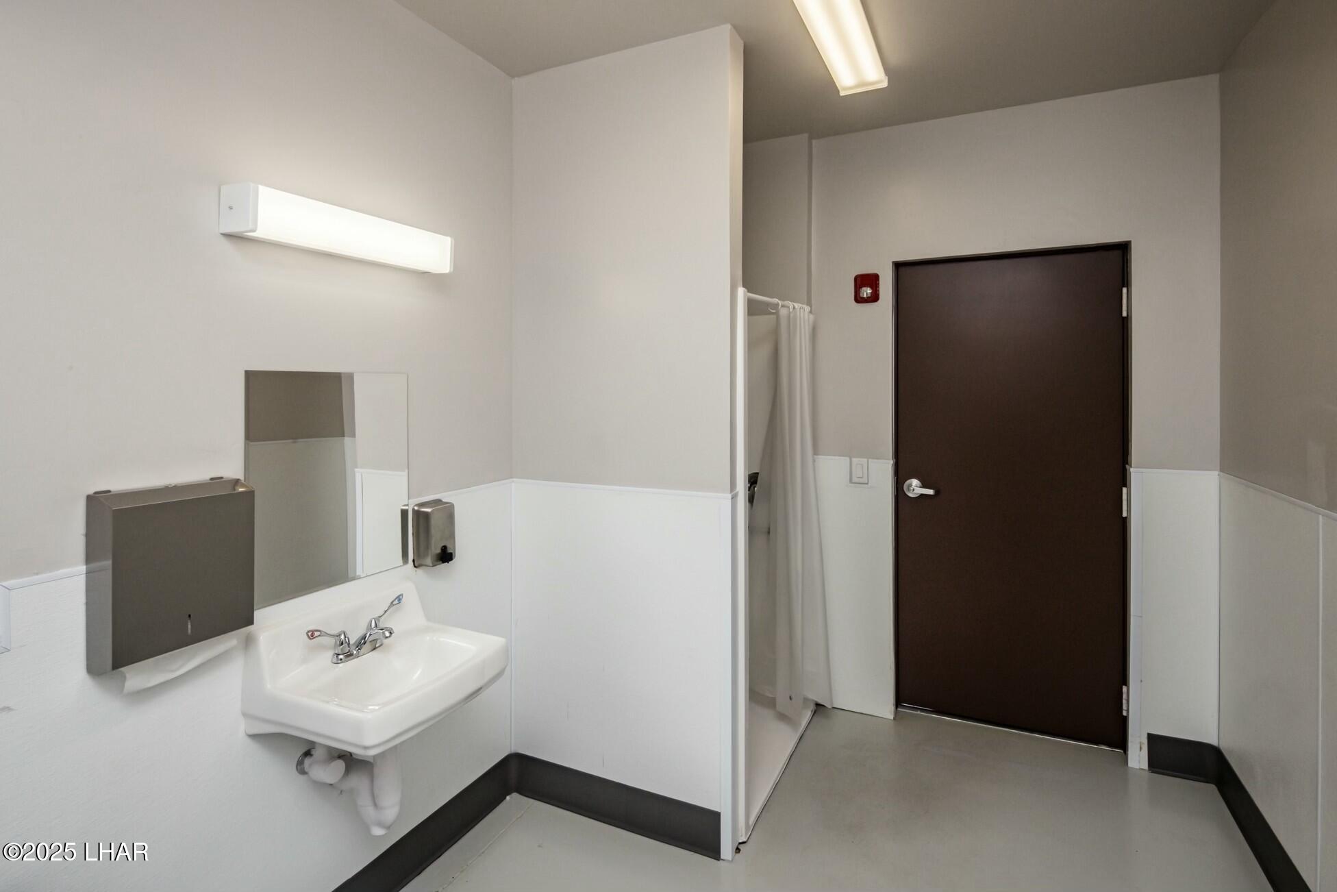 80 Retail Centre Blvd E105 Property Photo 5